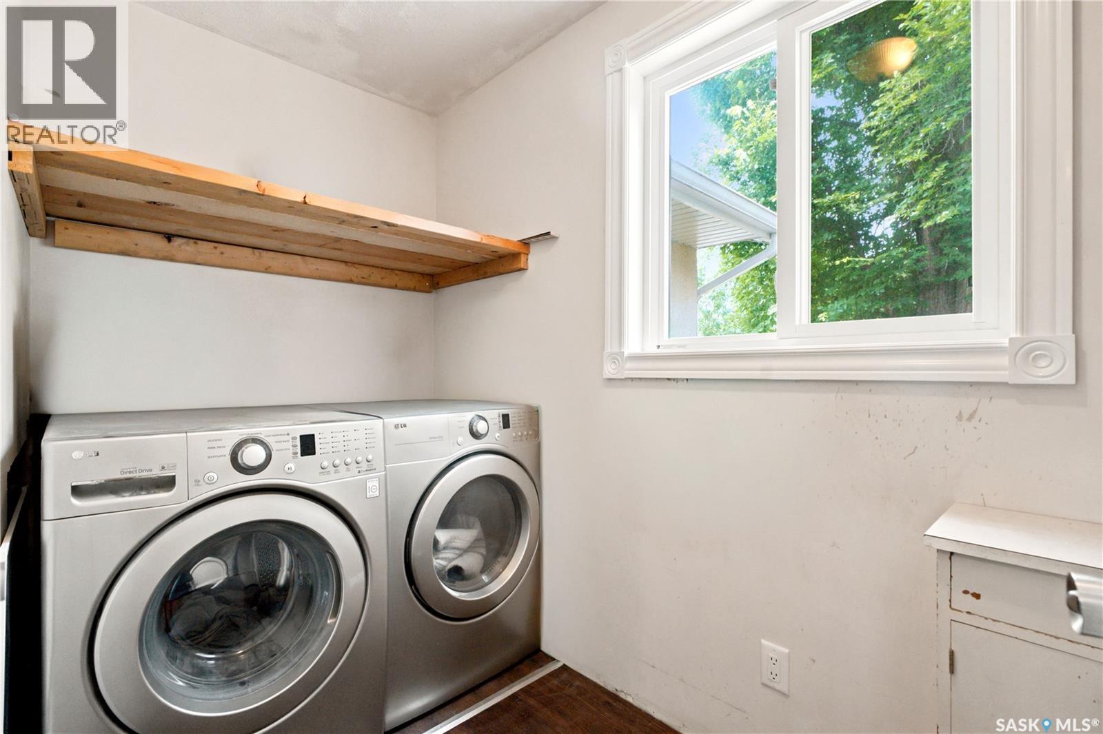 310 Douglas Crescent Property Photo 22