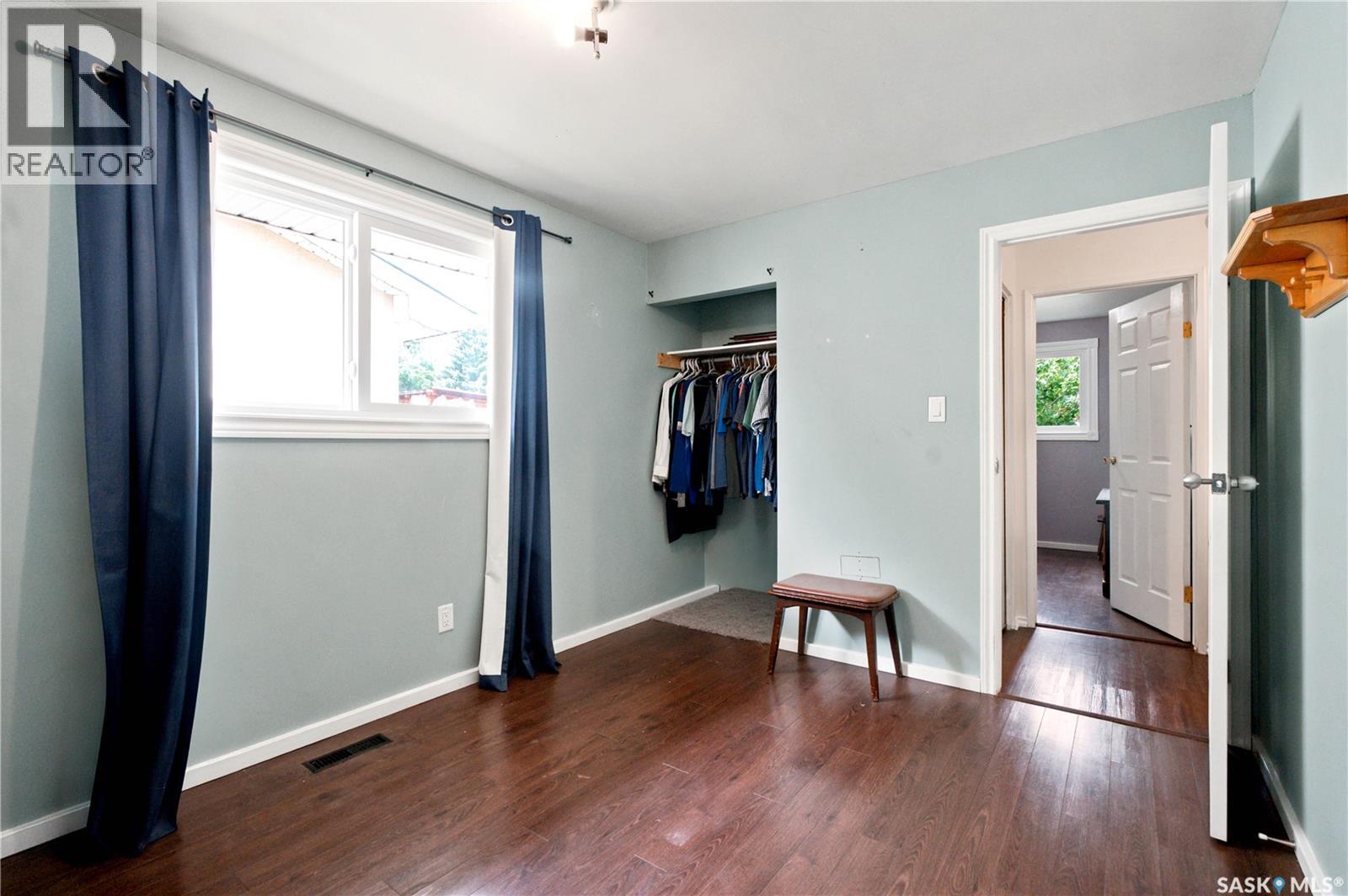 310 Douglas Crescent Property Photo 23