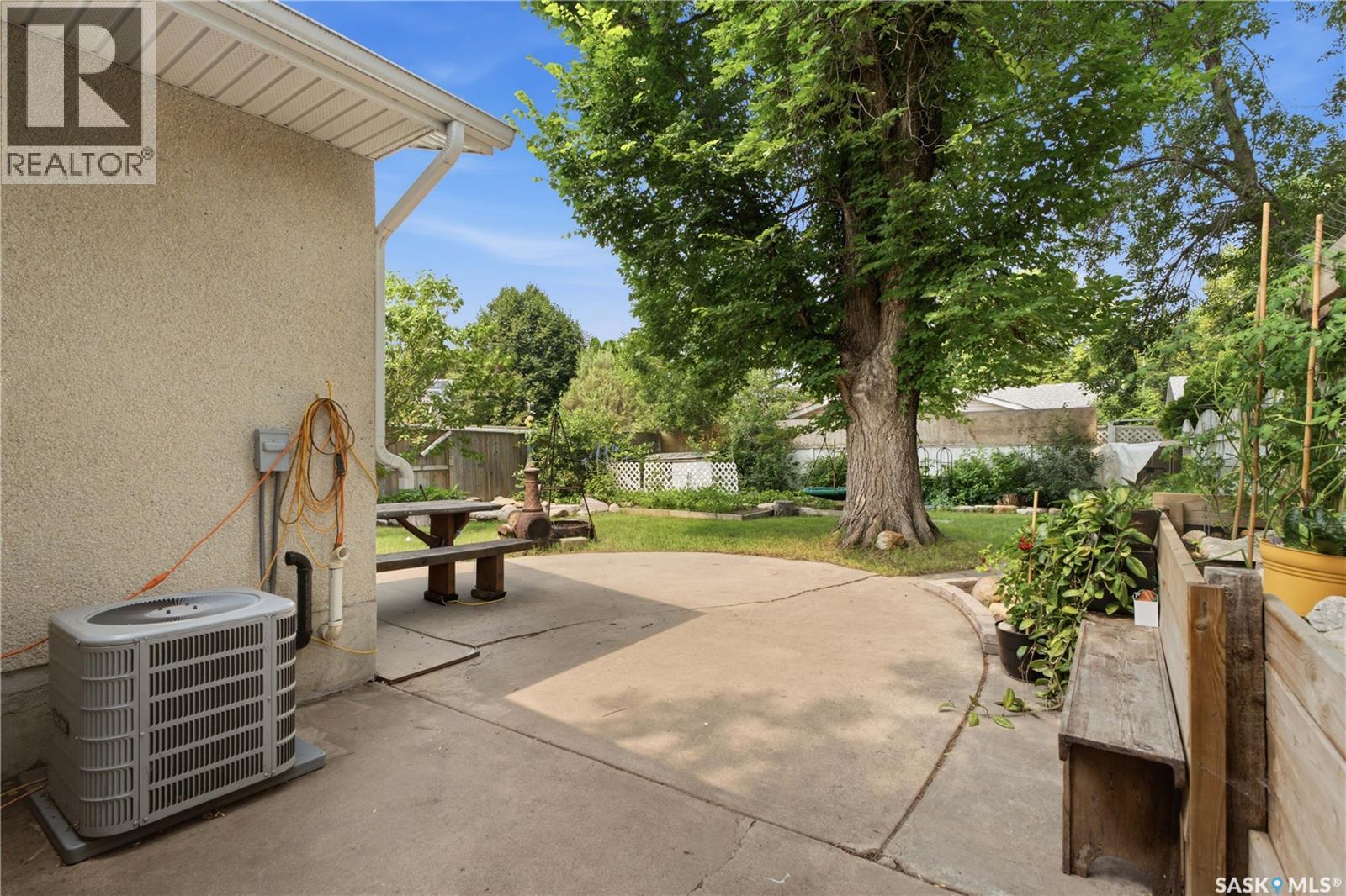 310 Douglas Crescent Property Photo 36