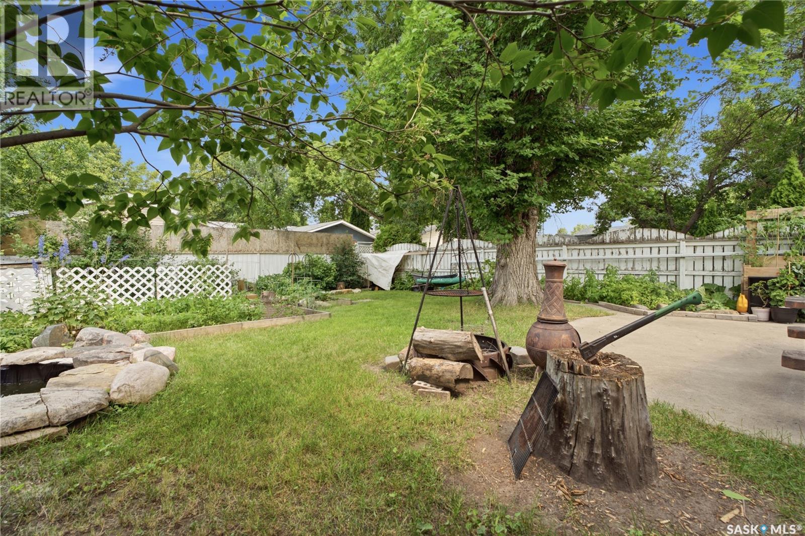 310 Douglas Crescent Property Photo 37