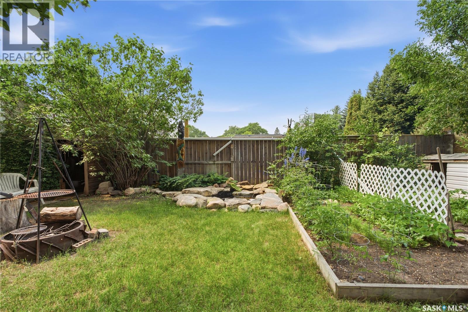 310 Douglas Crescent Property Photo 39