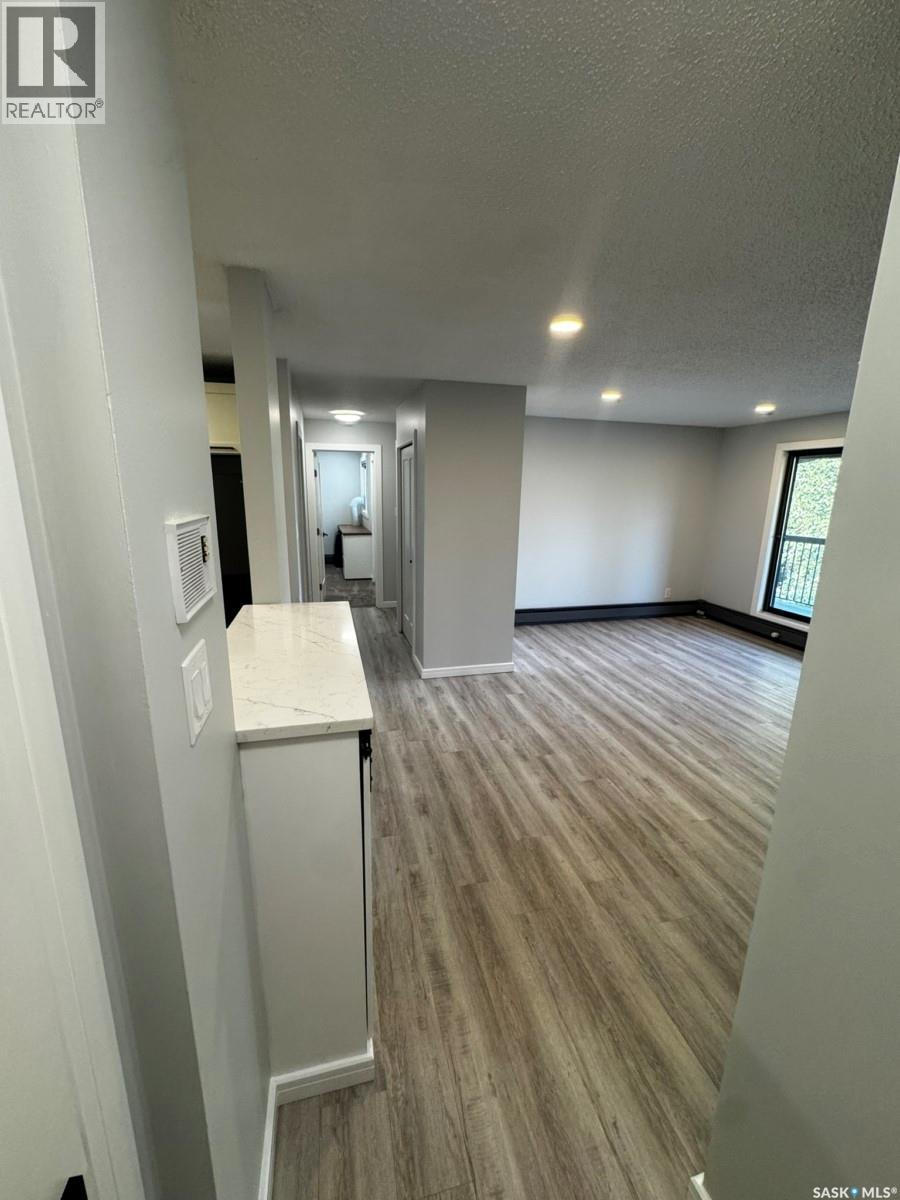 303 365 Kingsmere BOULEVARD Property Photo 1