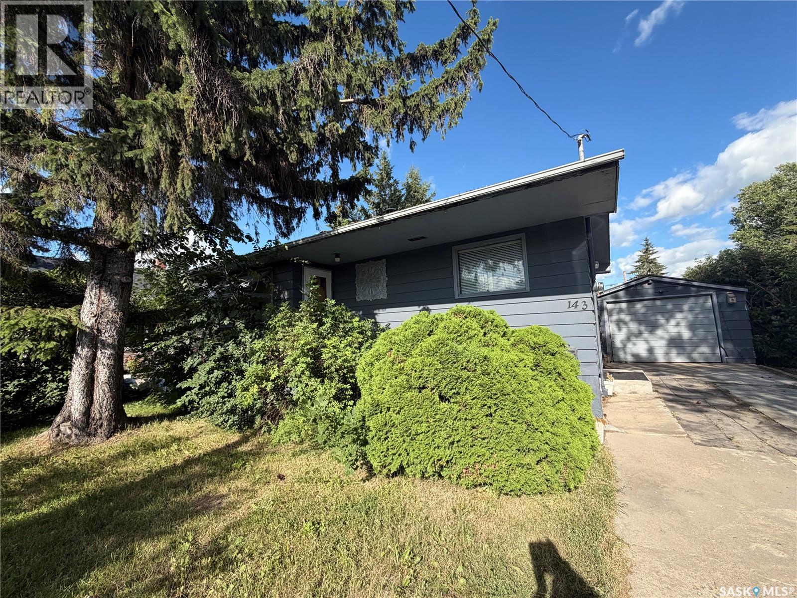 143 Gladstone Avenue N Property Photo 1