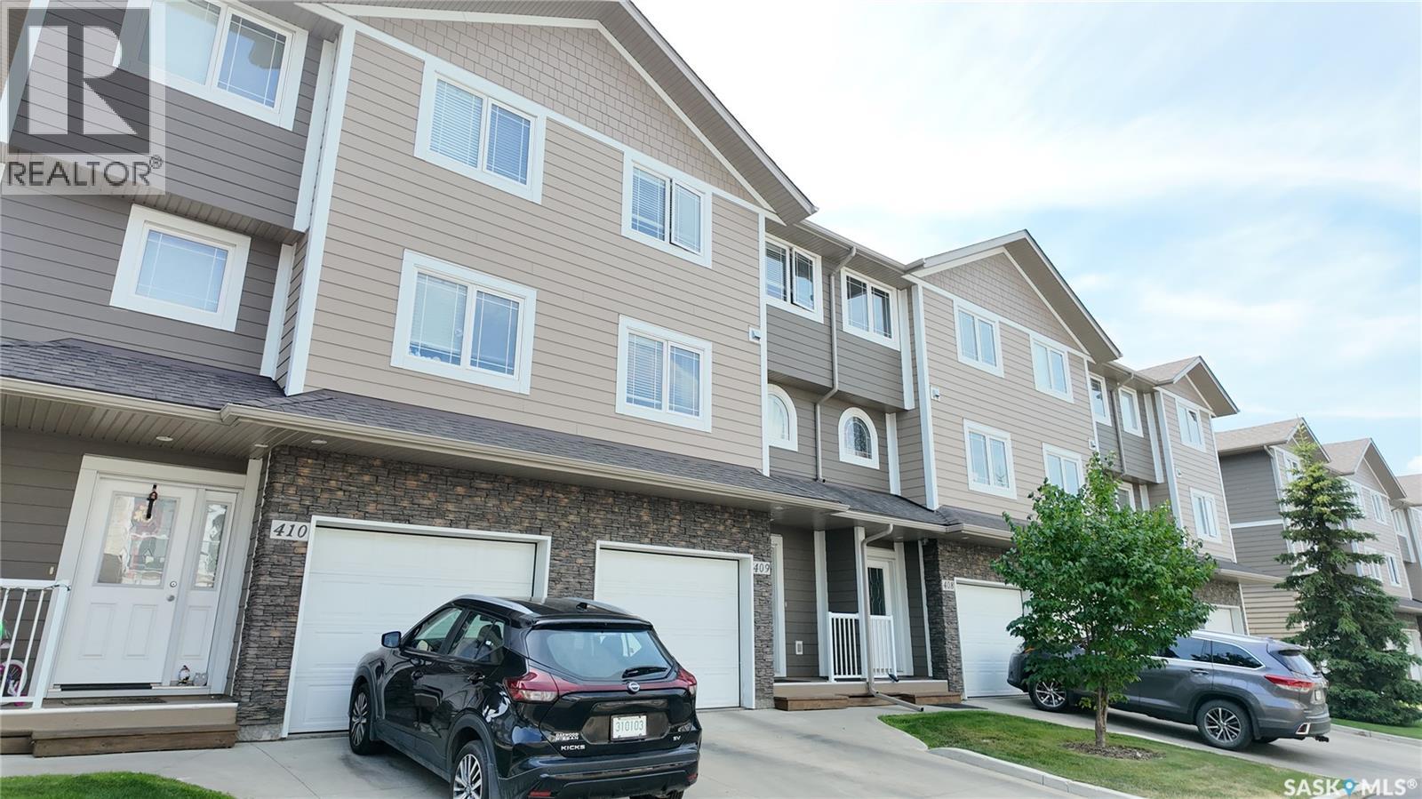 409 212 Willis CRESCENT Property Photo 1