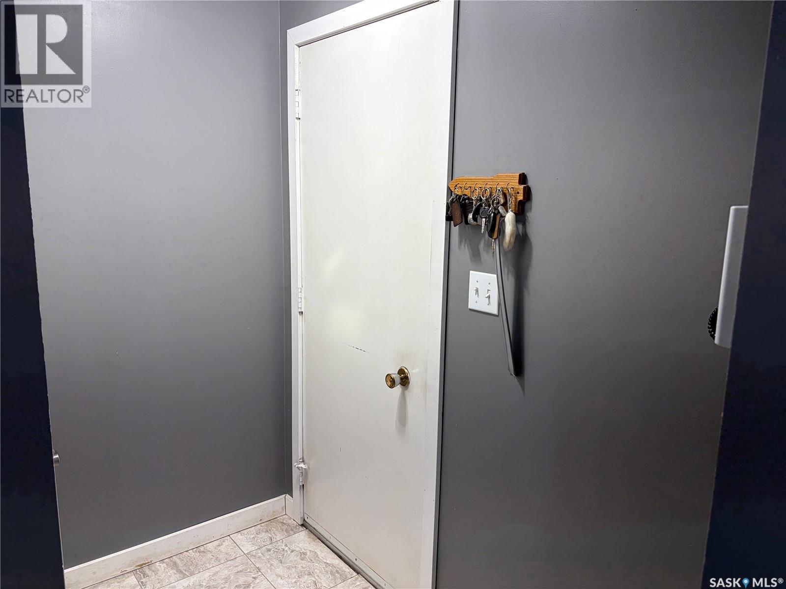 507 6th Street E Property Photo 4