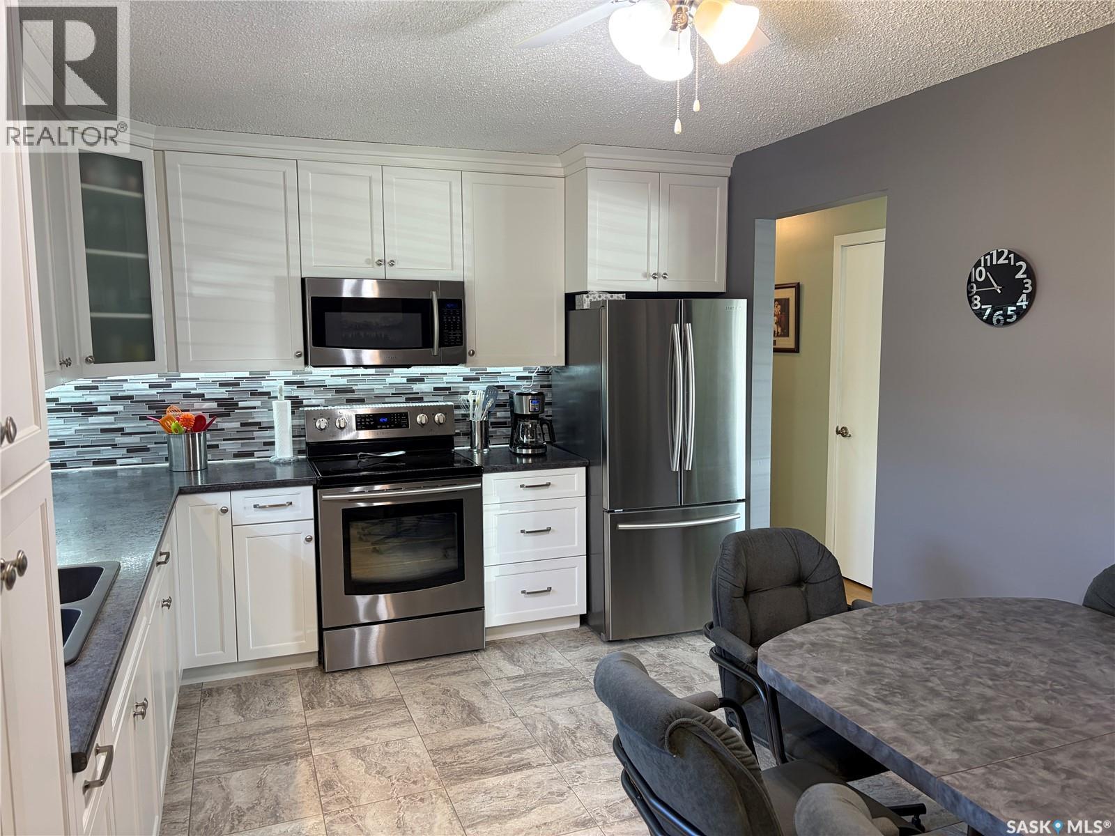 507 6th Street E Property Photo 7