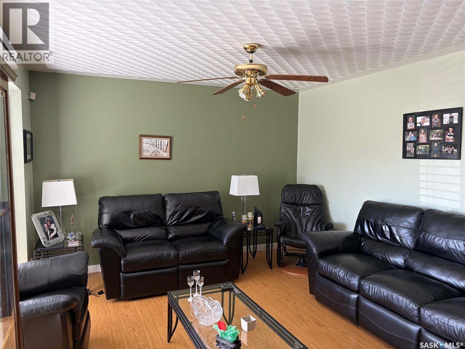 507 6th Street E Property Photo 12