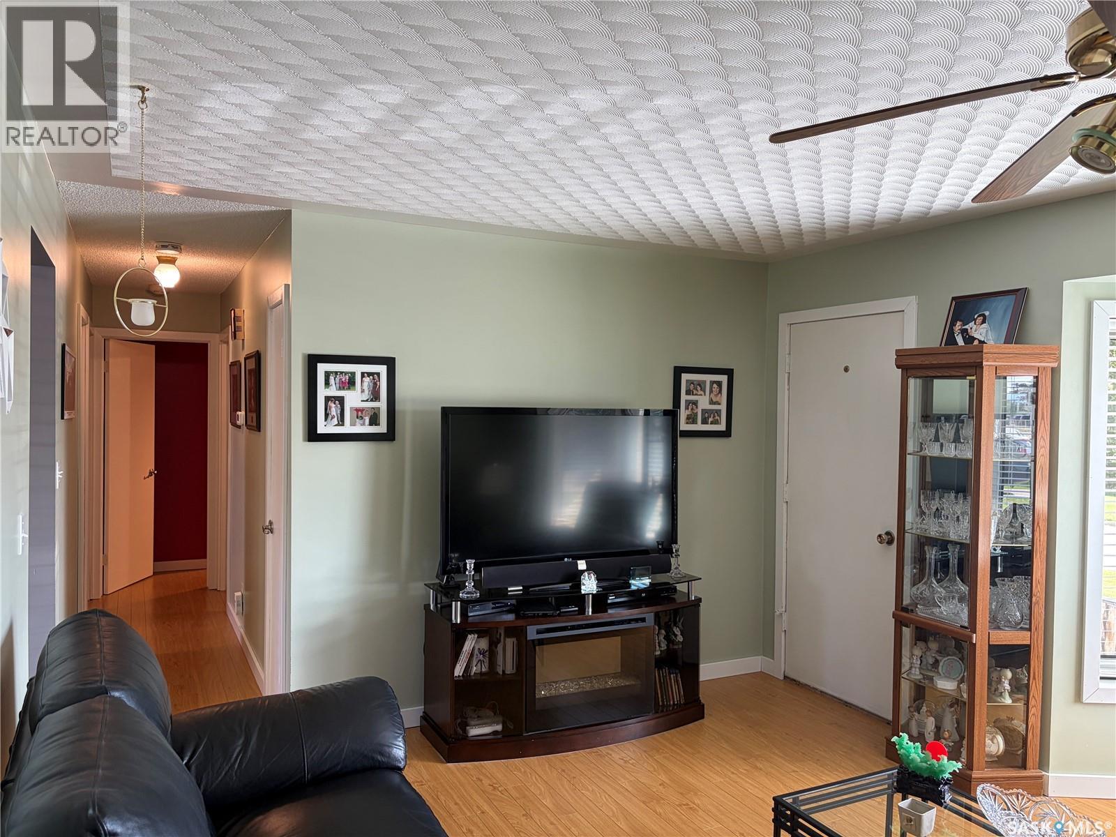 507 6th Street E Property Photo 13