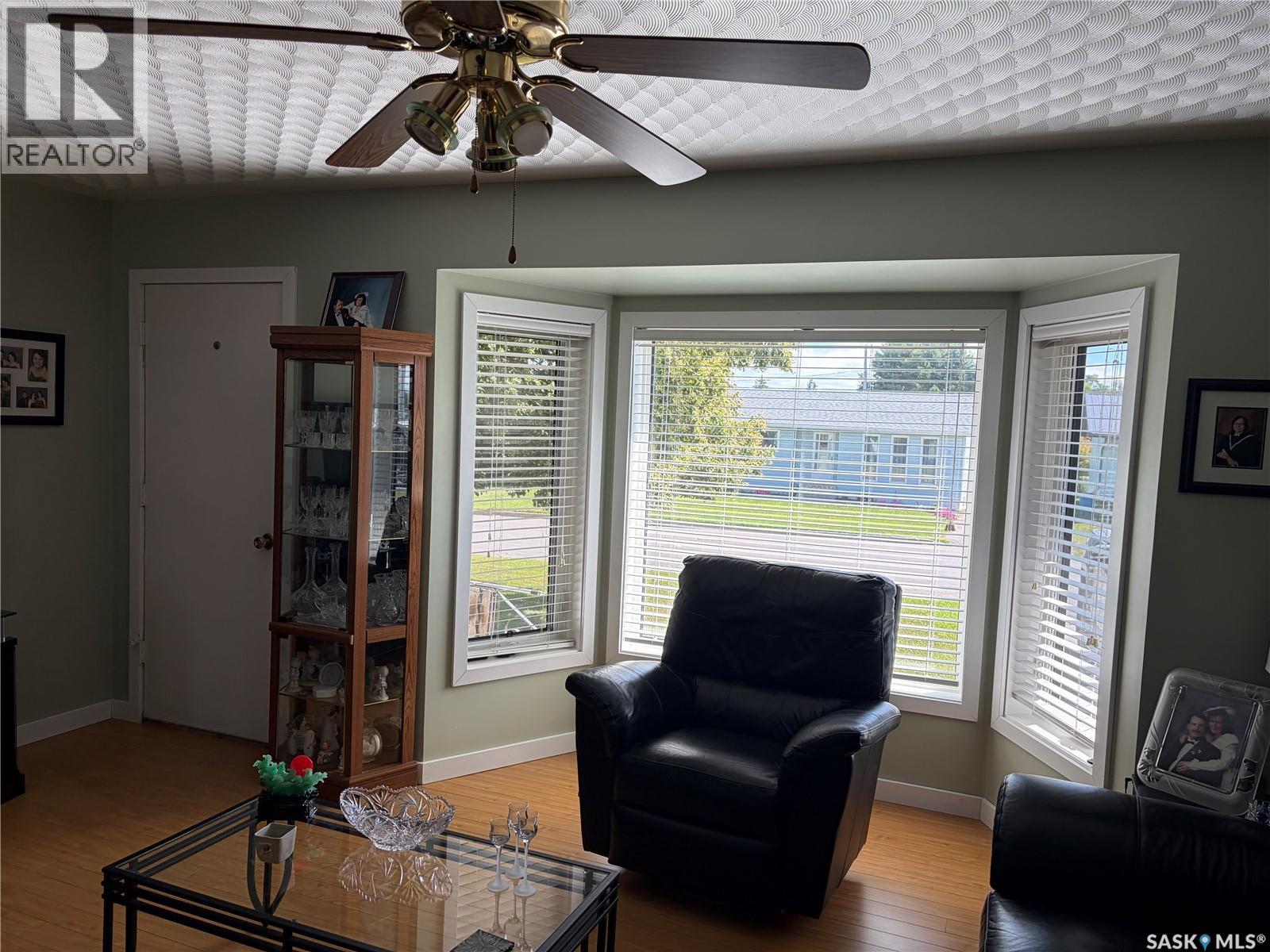 507 6th Street E Property Photo 14