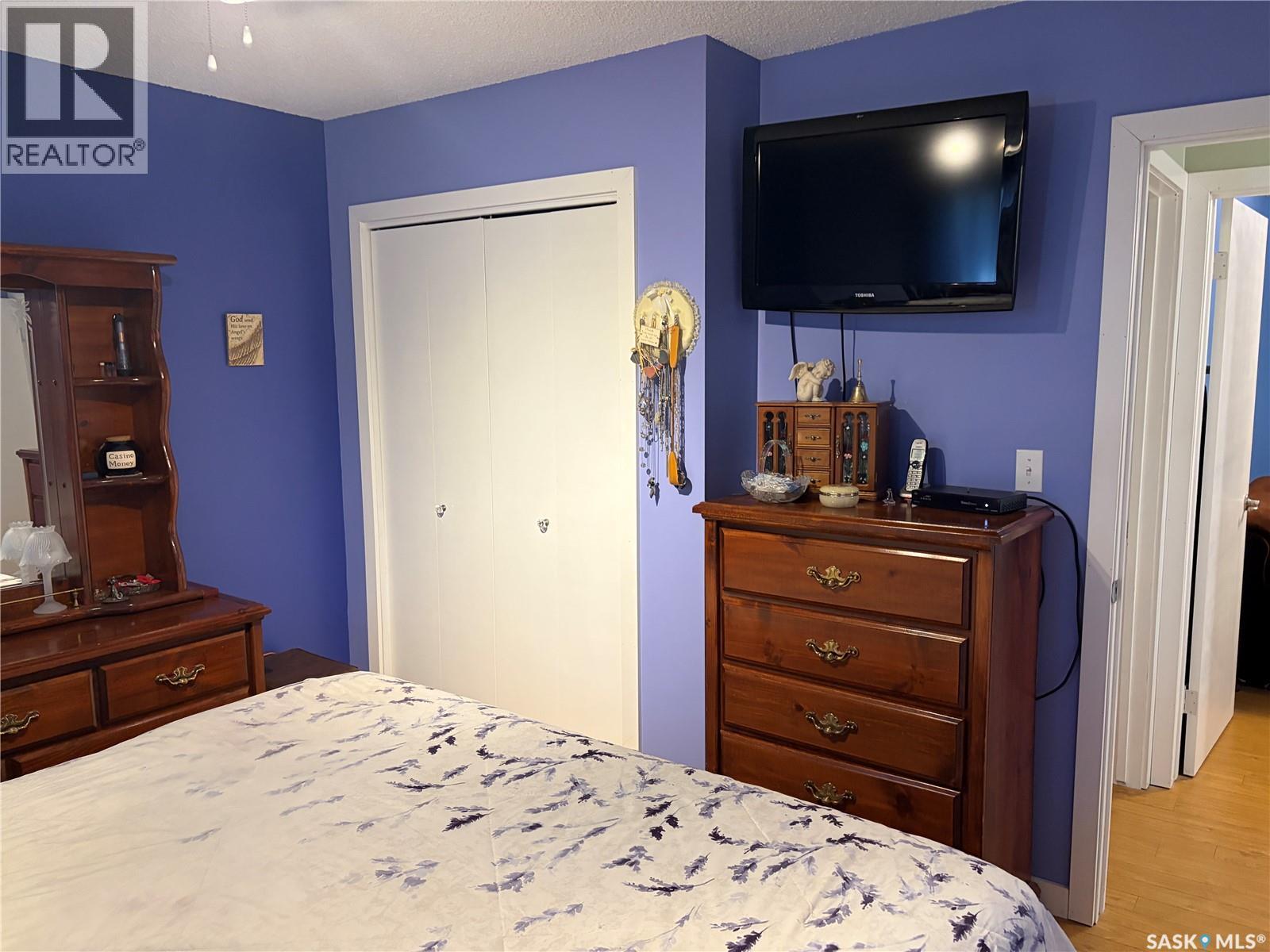 507 6th Street E Property Photo 20