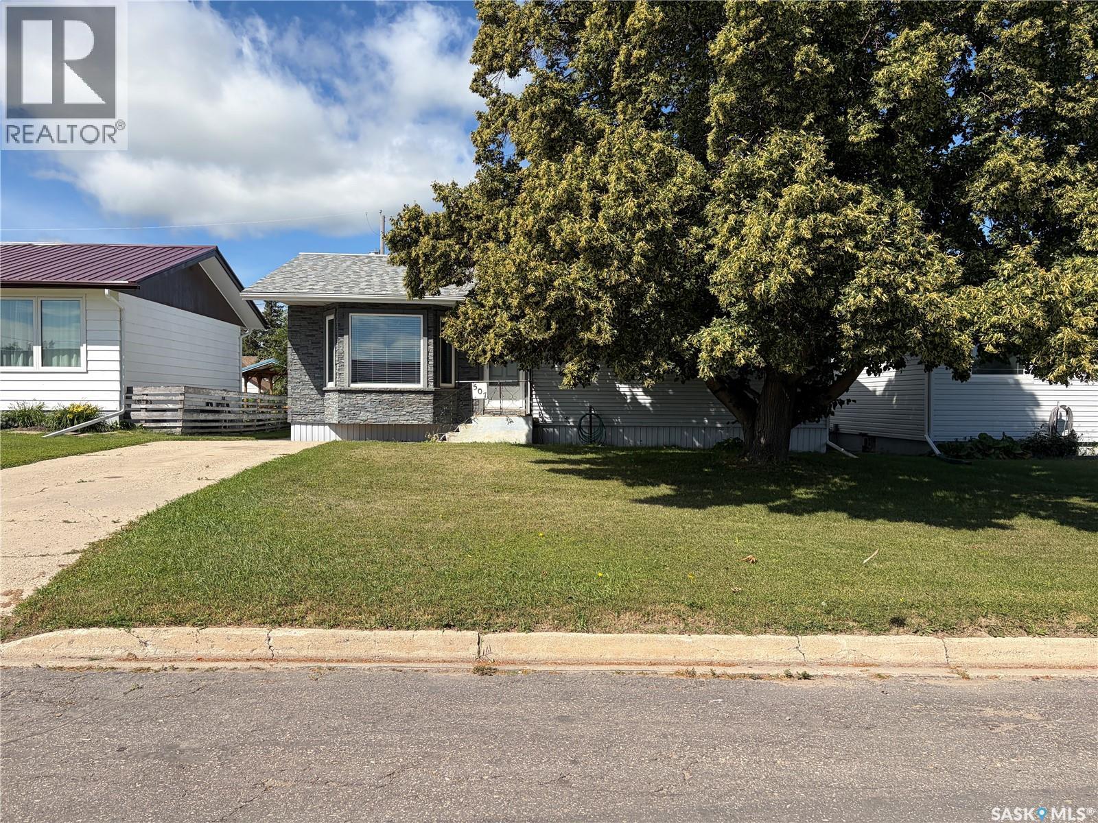 507 6th Street E Property Photo 32
