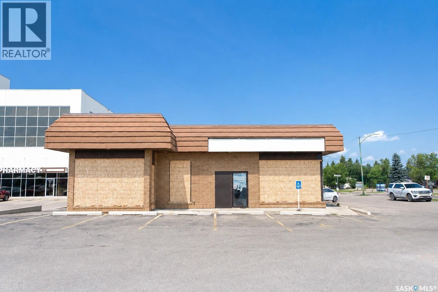 101 3337 8th Street Property Photo 1