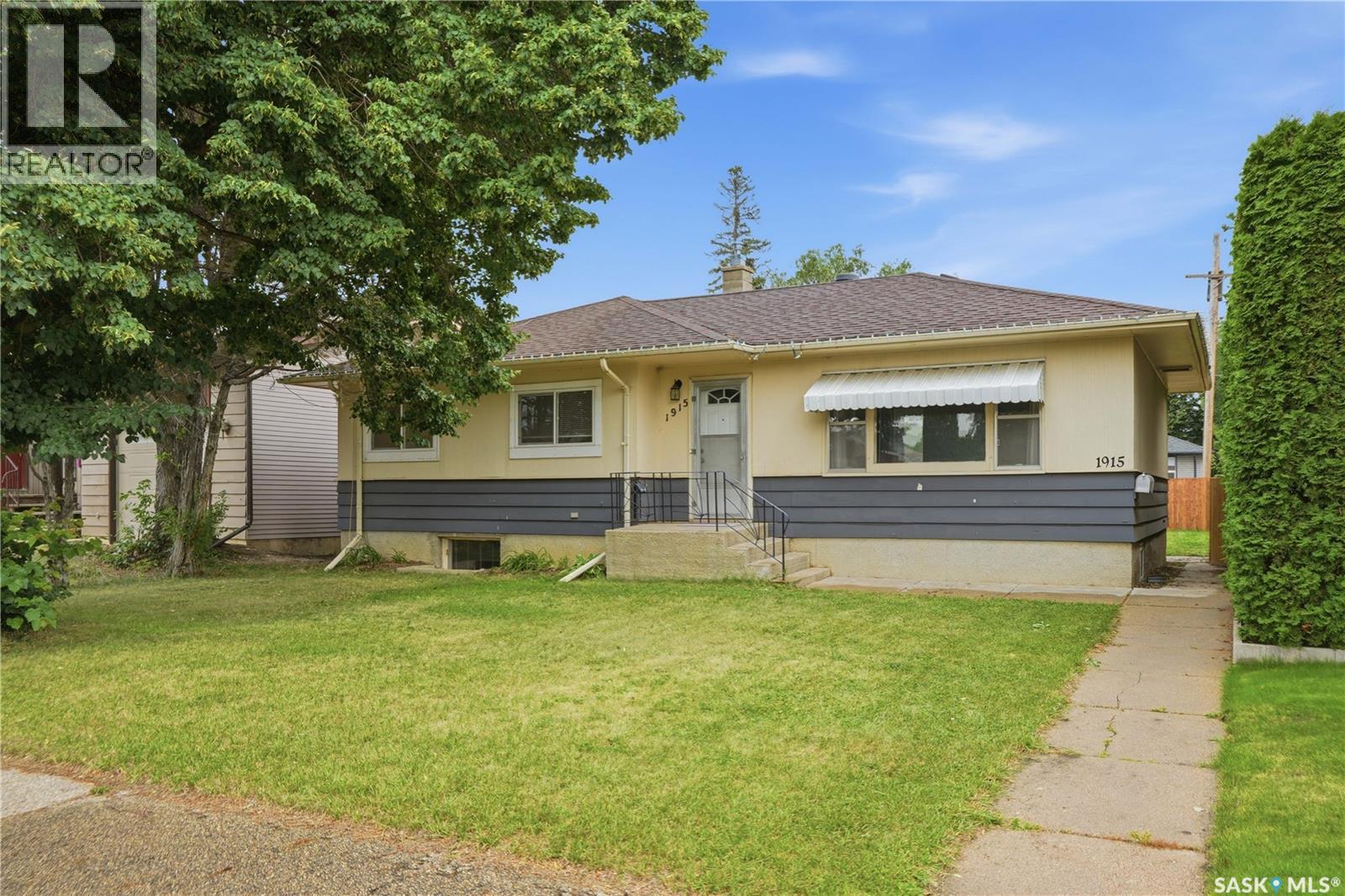 1915 Dufferin Avenue Property Photo 1