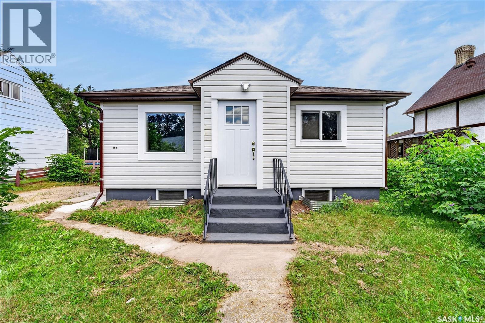 584 7th STREET E Property Photo 1