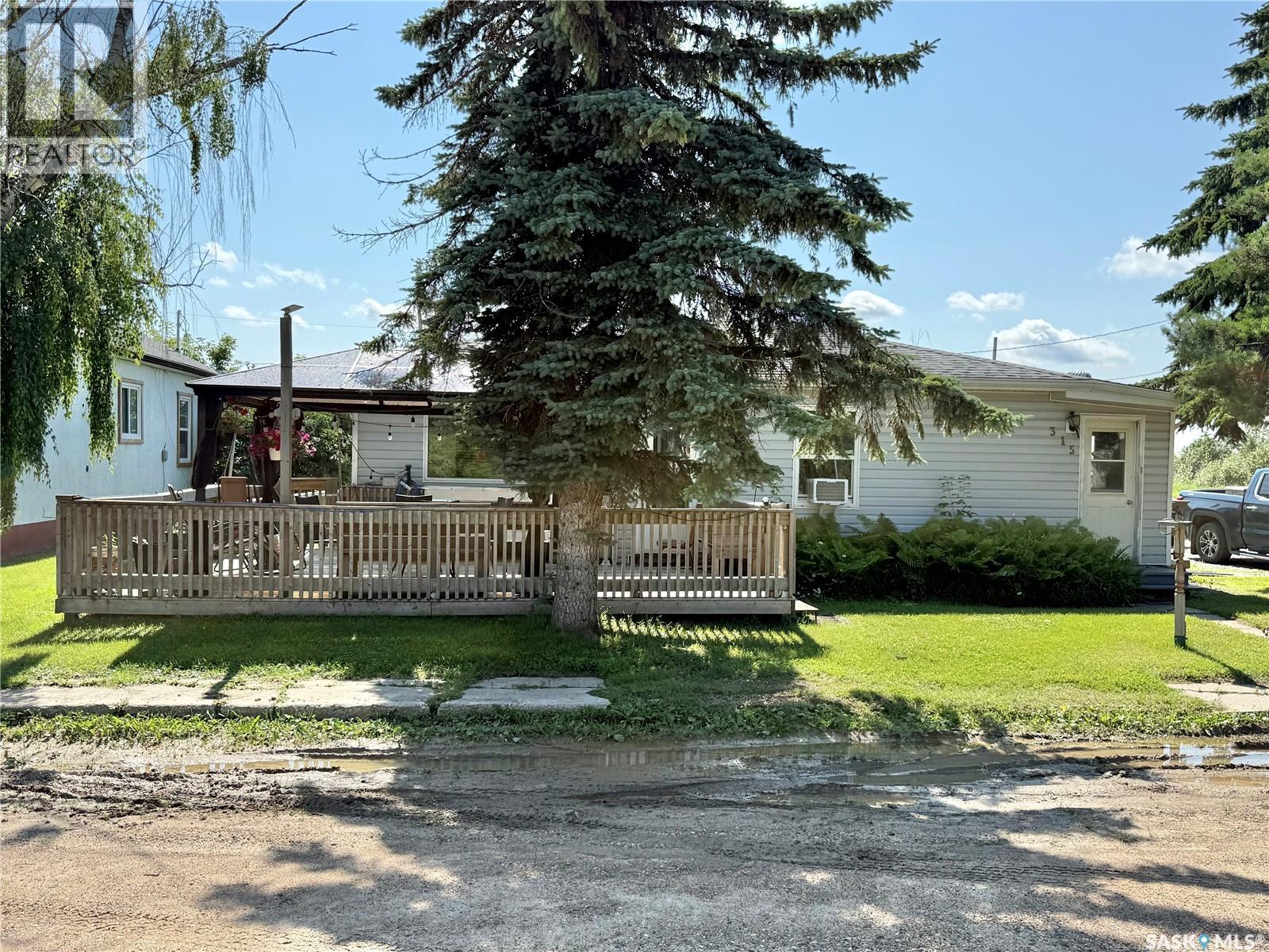 315 3rd Avenue W Property Photo 1