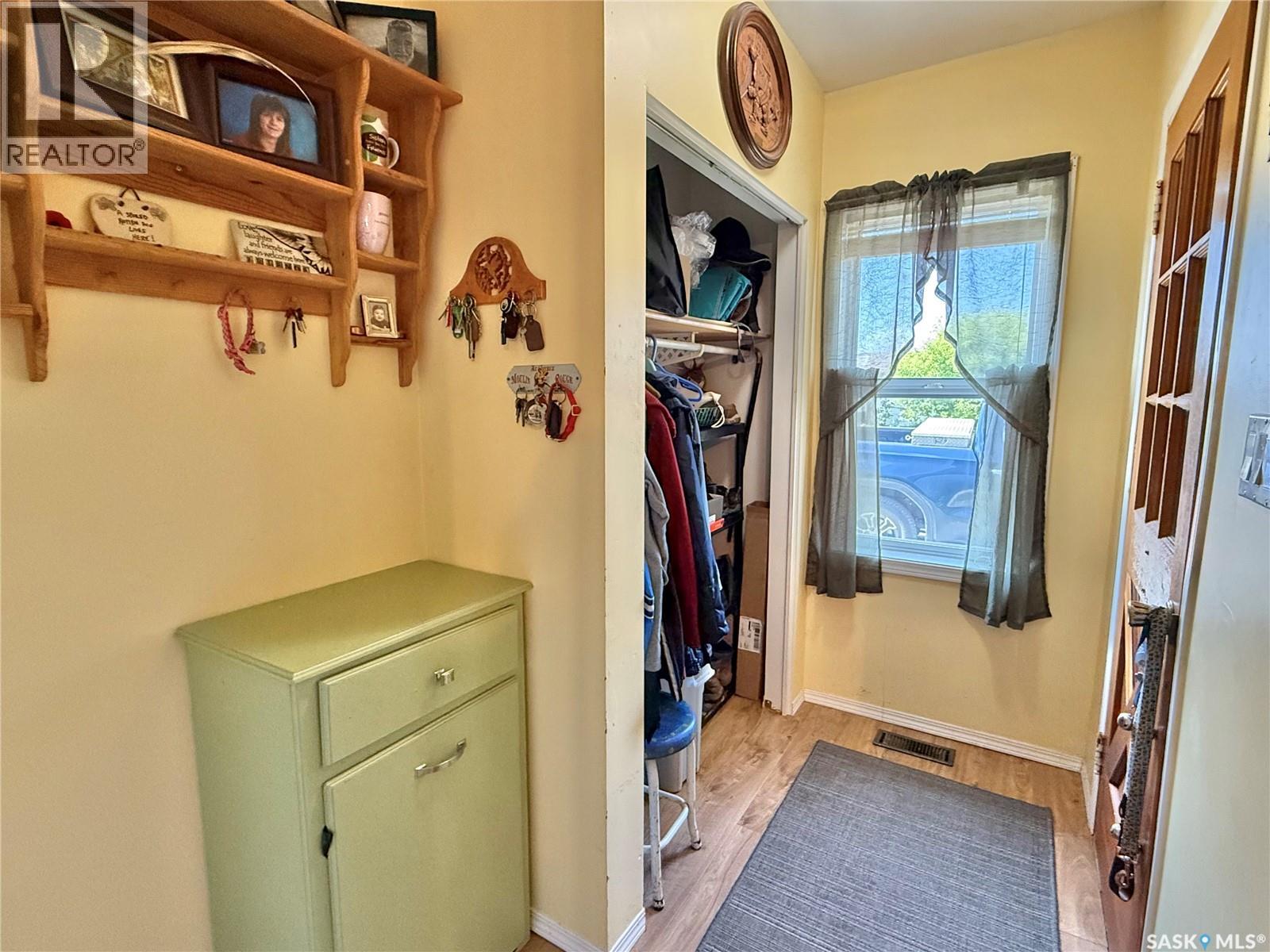 315 3rd Avenue W Property Photo 18