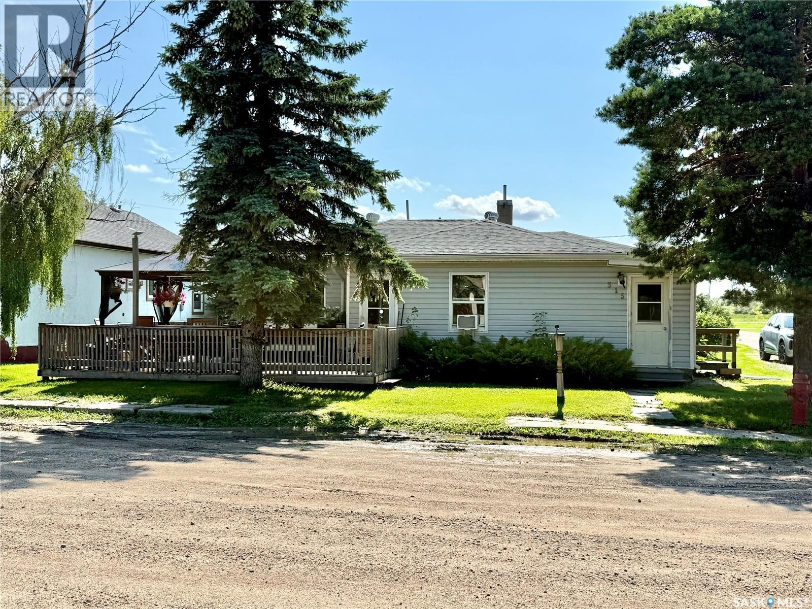 315 3rd Avenue W Property Photo 23