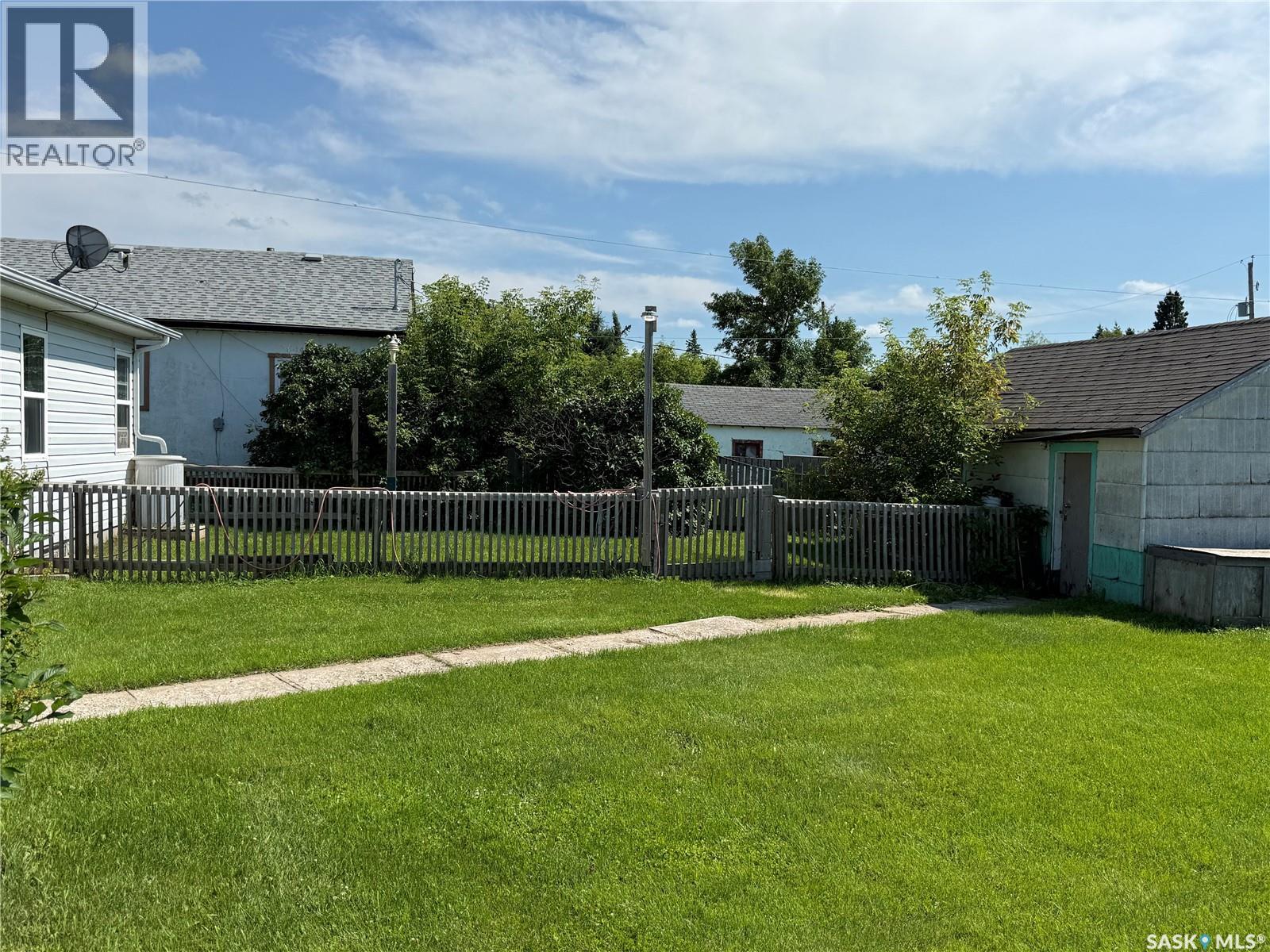 315 3rd Avenue W Property Photo 27
