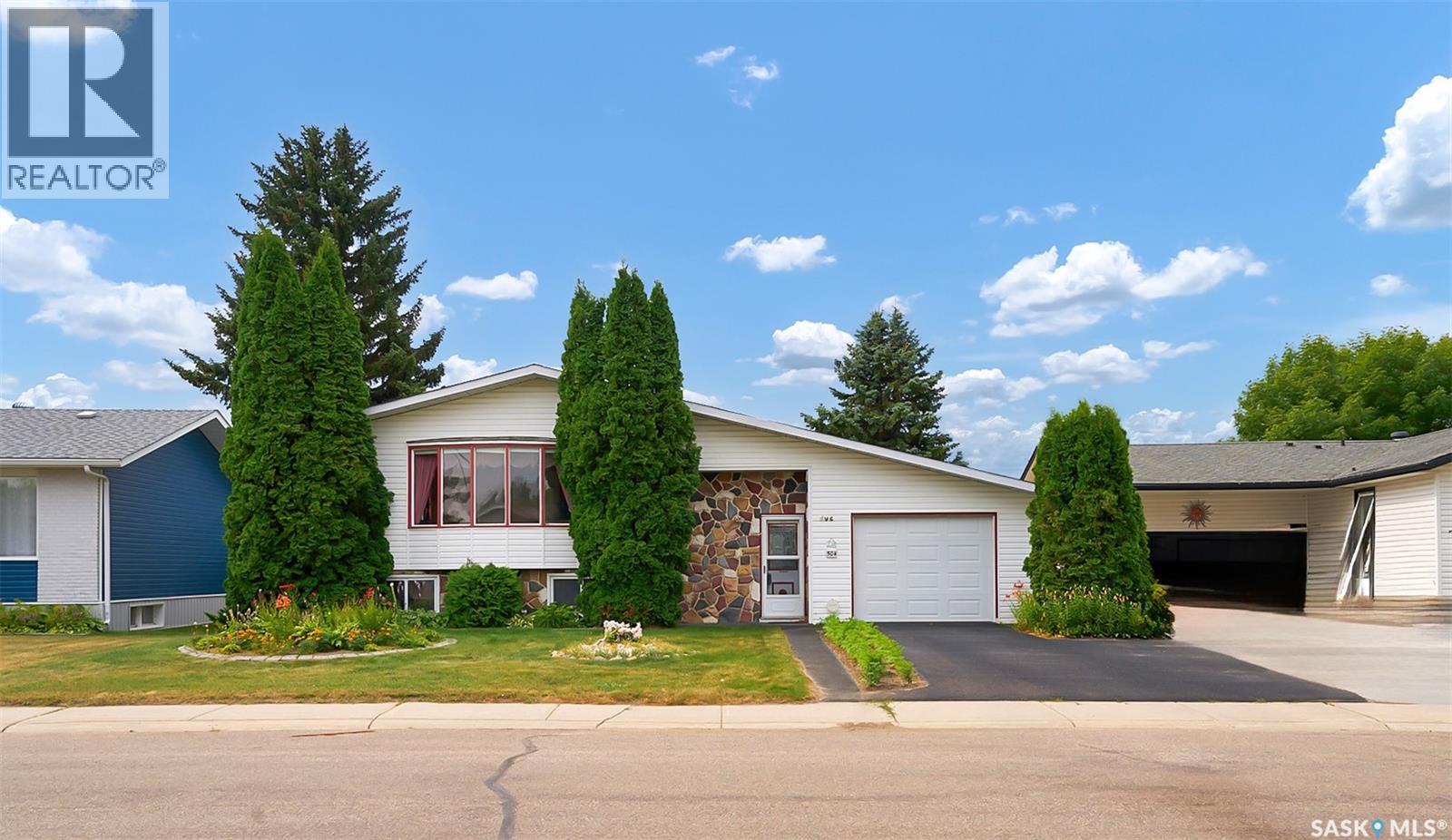 504 4th Avenue W Property Photo 1