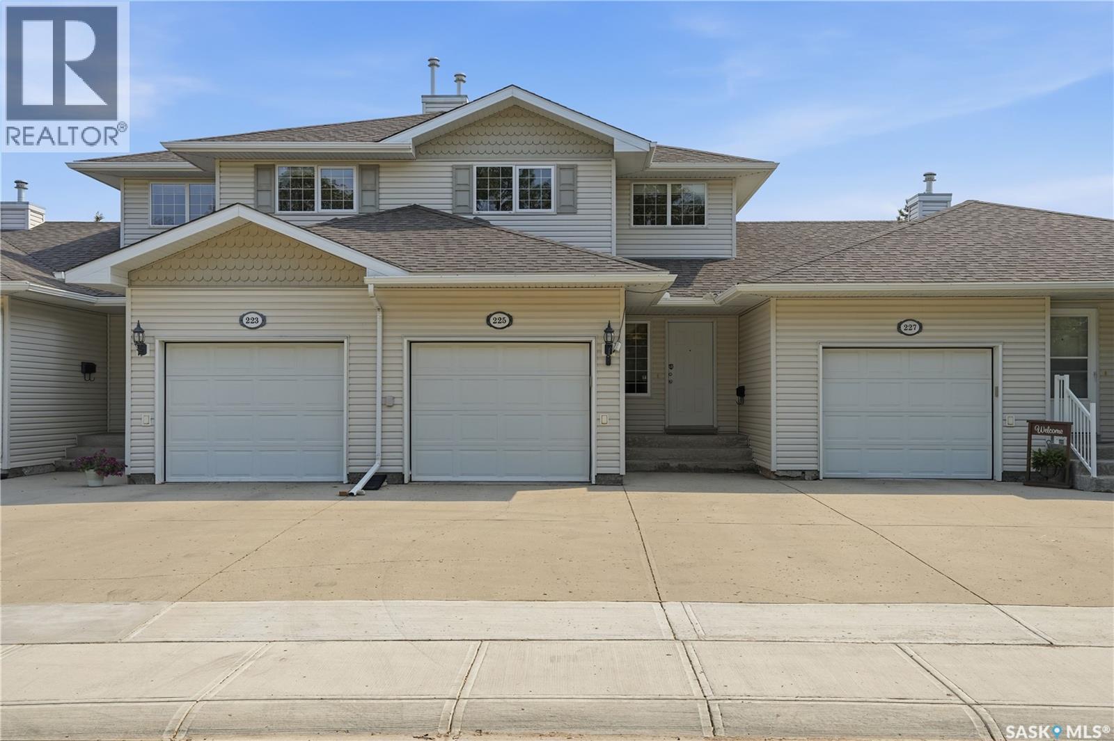 225 Mikkelson Drive Property Photo 1