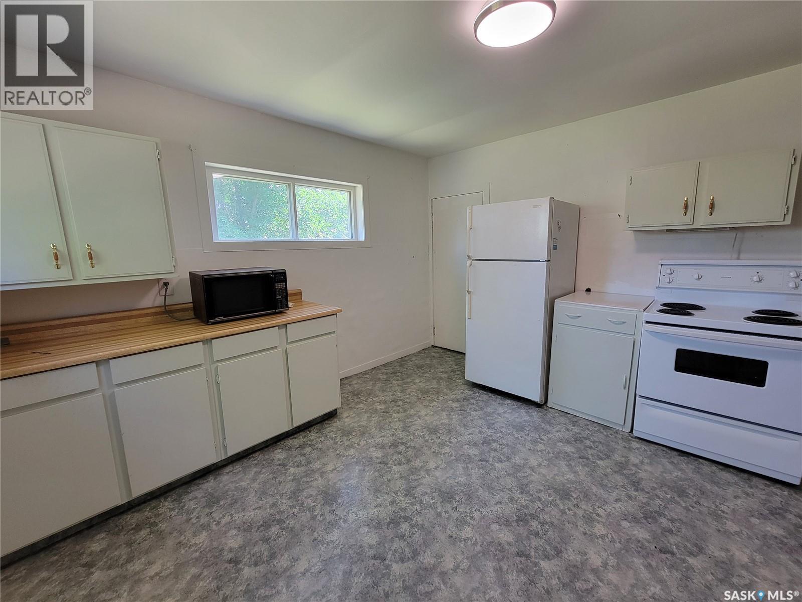 273 1st Avenue W Property Photo 2