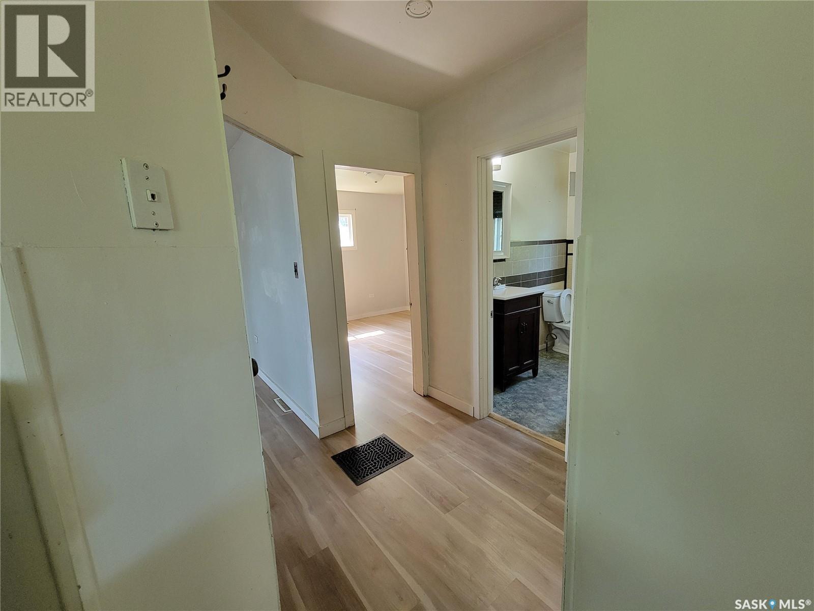 273 1st Avenue W Property Photo 4