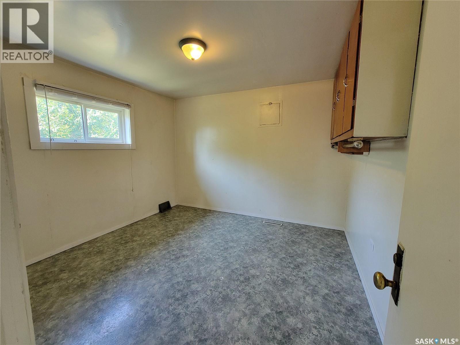 273 1st Avenue W Property Photo 5