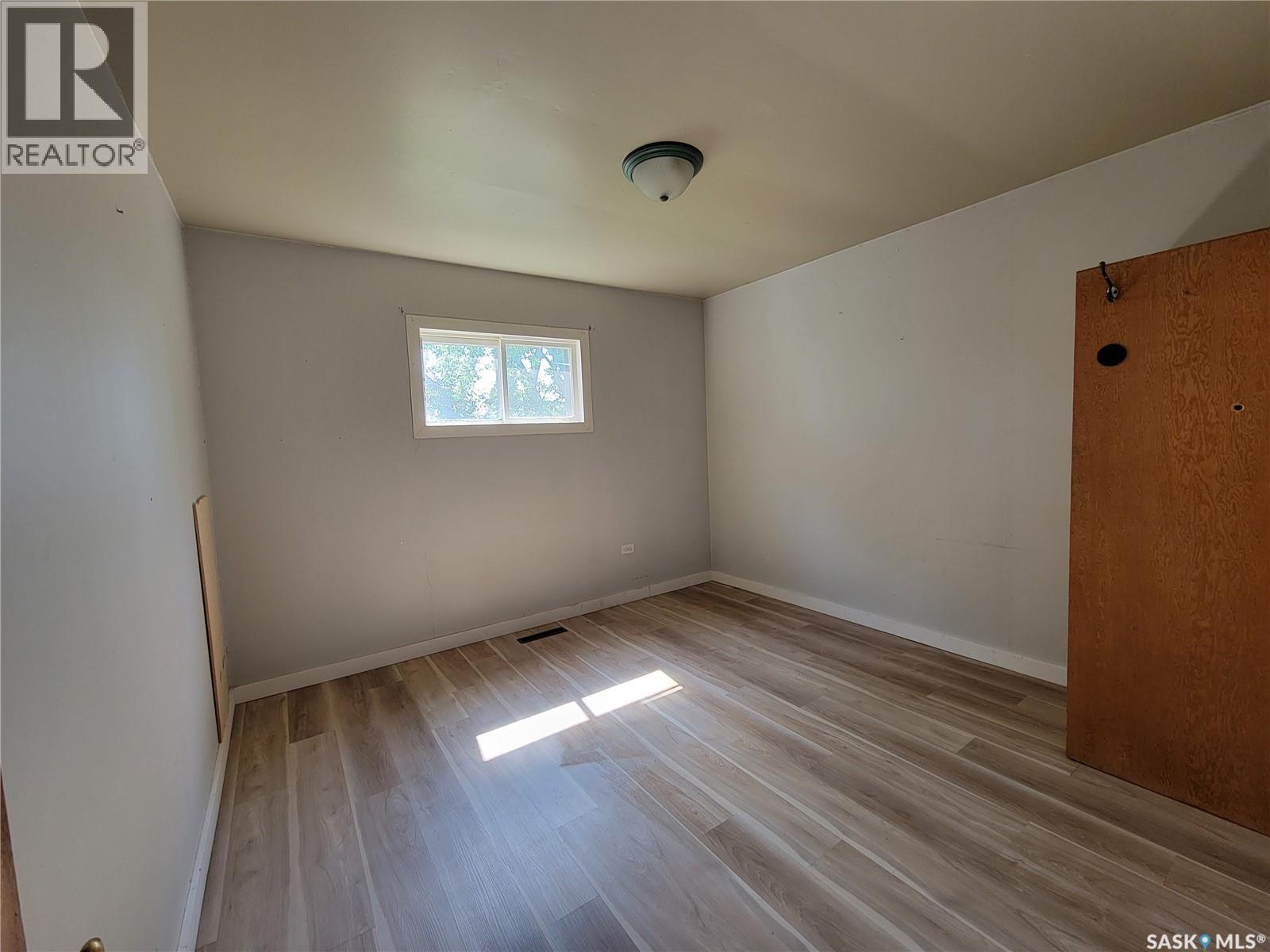 273 1st Avenue W Property Photo 6