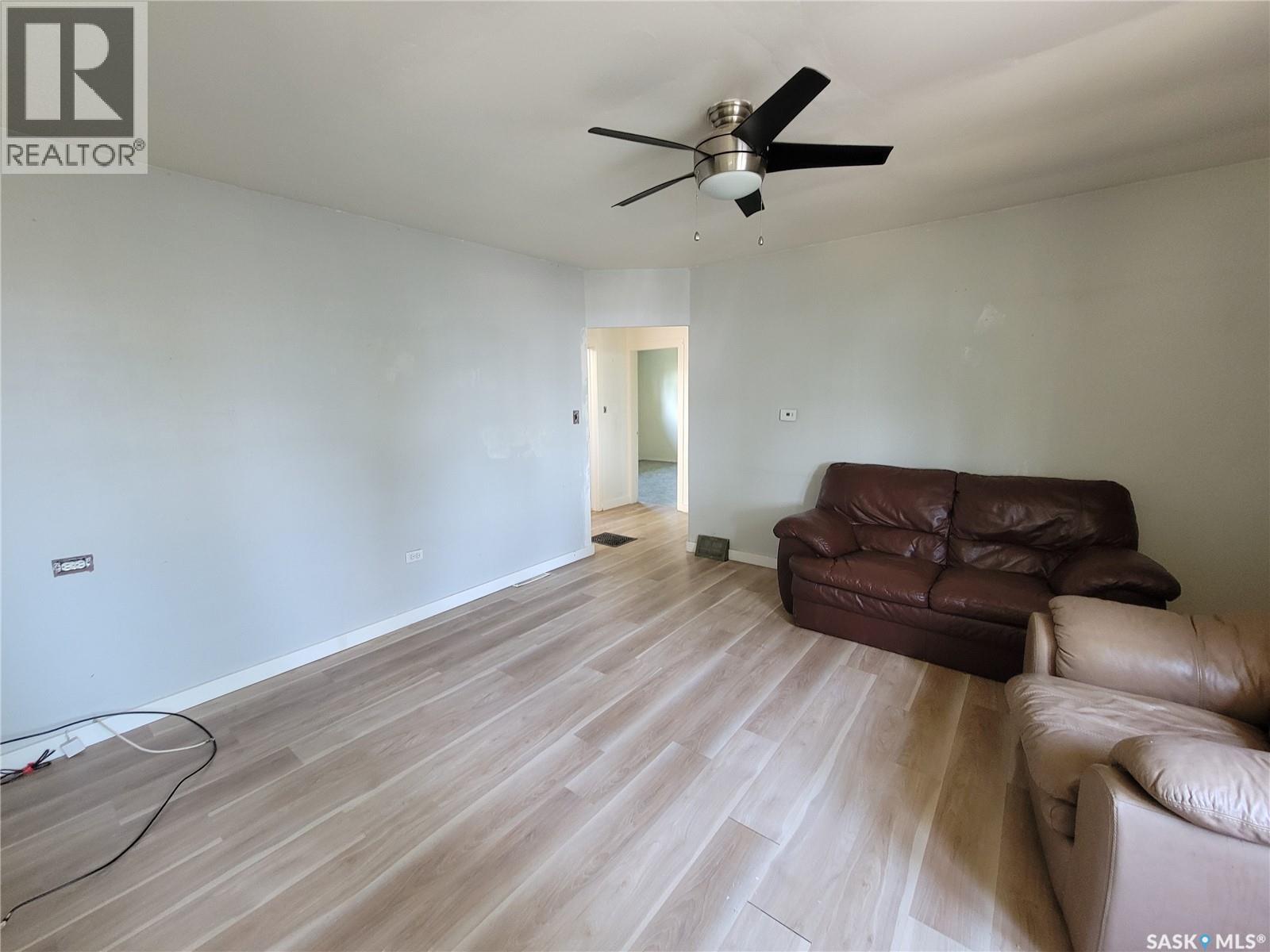 273 1st Avenue W Property Photo 7