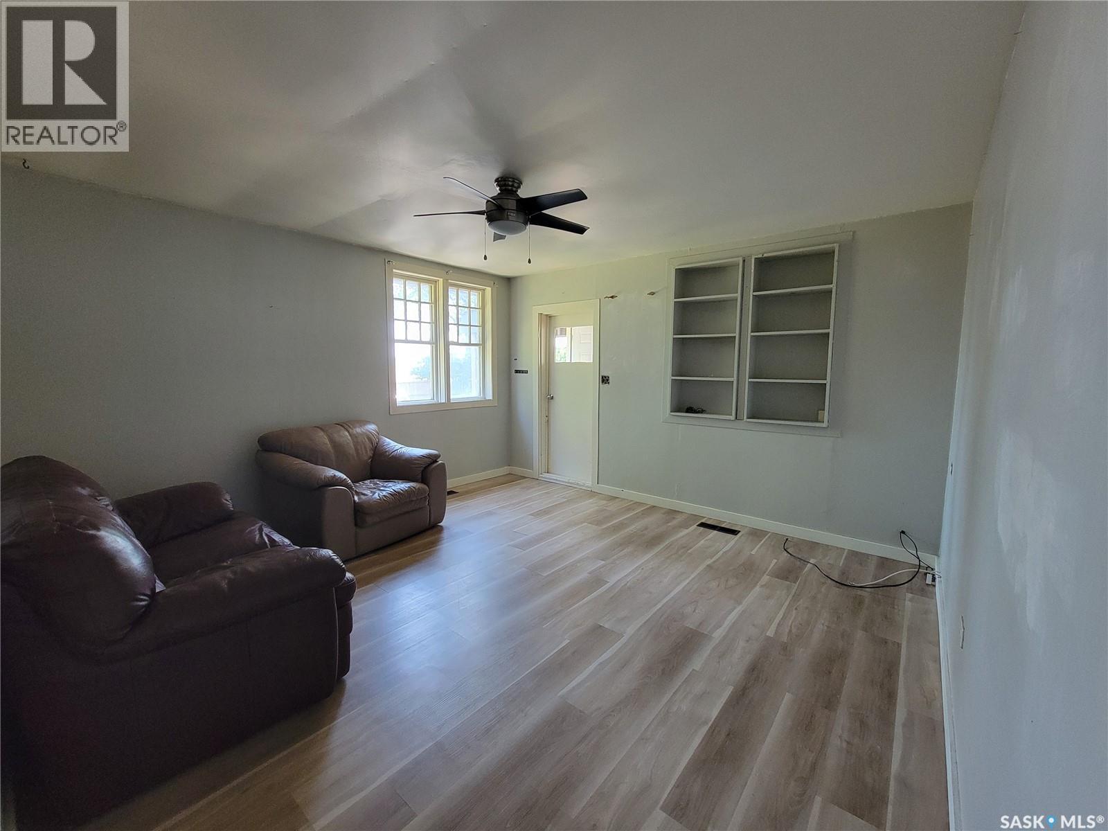 273 1st Avenue W Property Photo 8