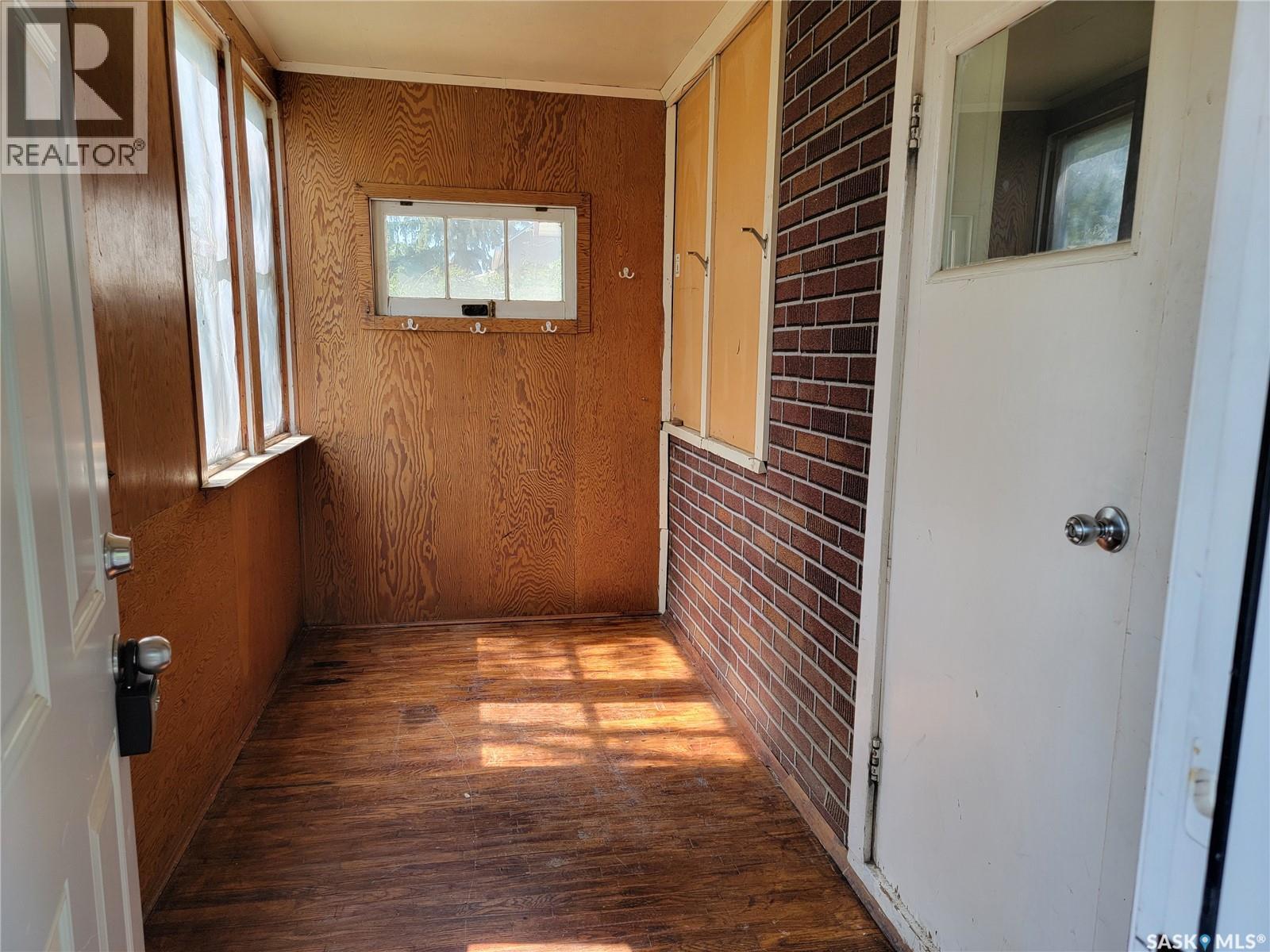 273 1st Avenue W Property Photo 11