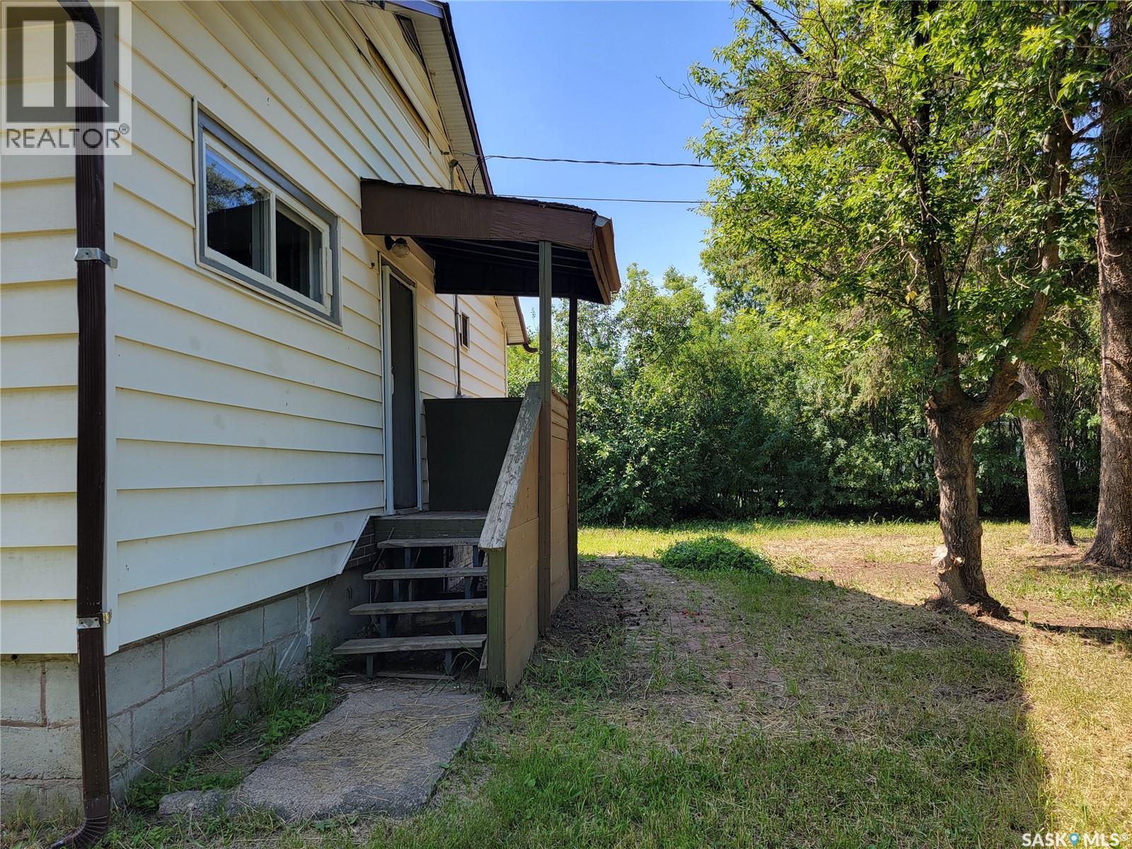 273 1st Avenue W Property Photo 12