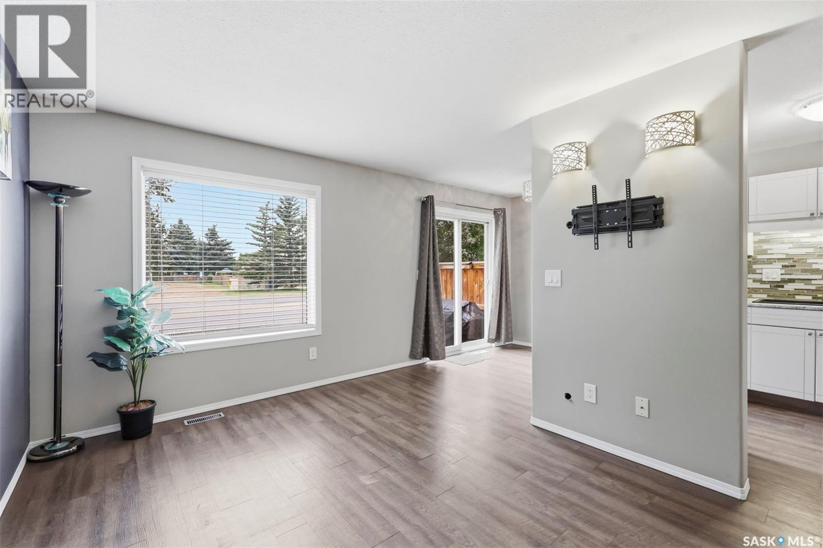 8 103 Berini Drive Property Photo 1