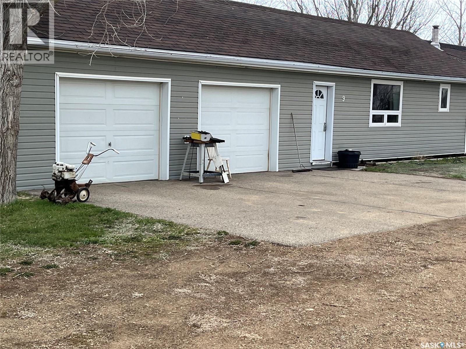 9 2nd Street E Property Photo 1