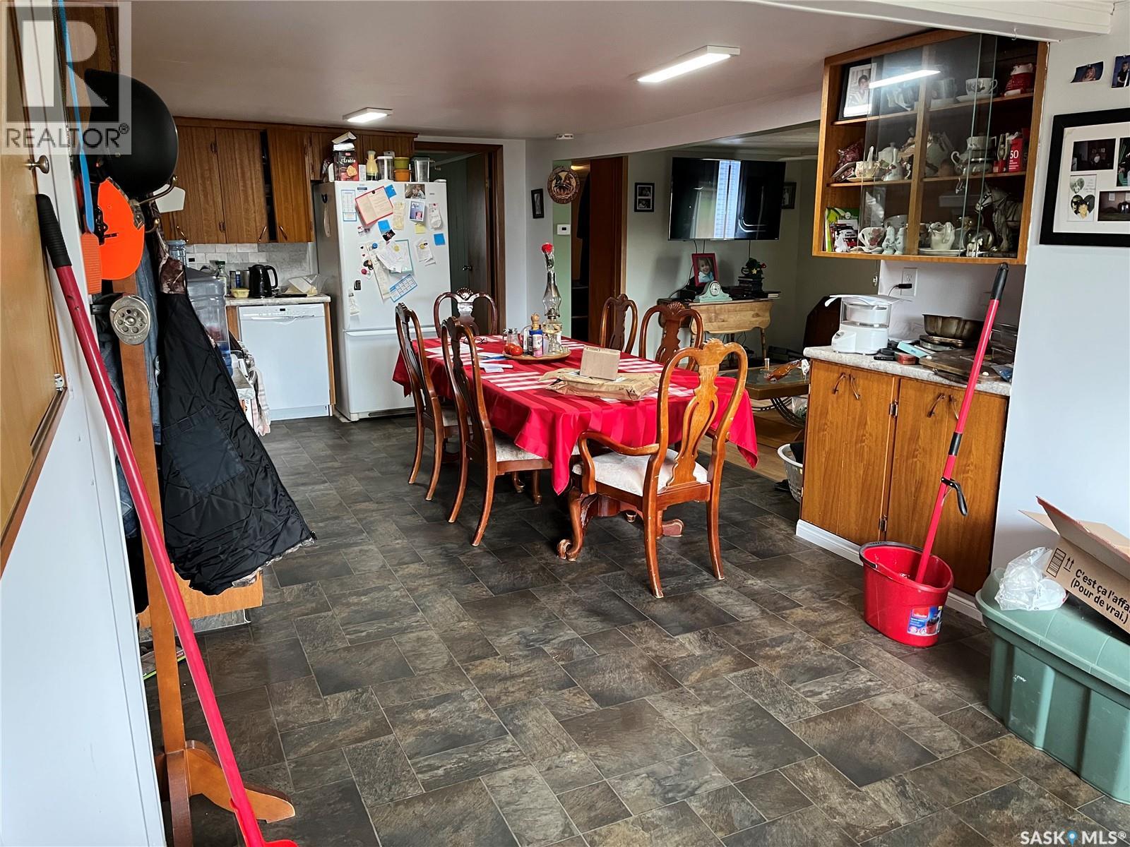 9 2nd Street E Property Photo 3