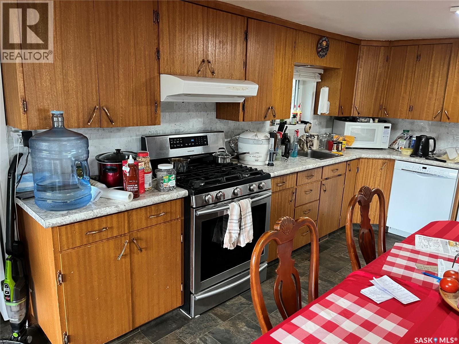 9 2nd Street E Property Photo 4