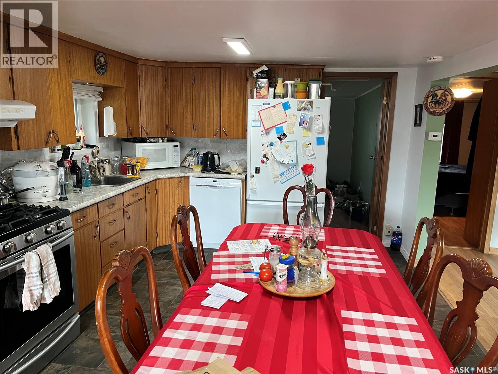 9 2nd Street E Property Photo 5