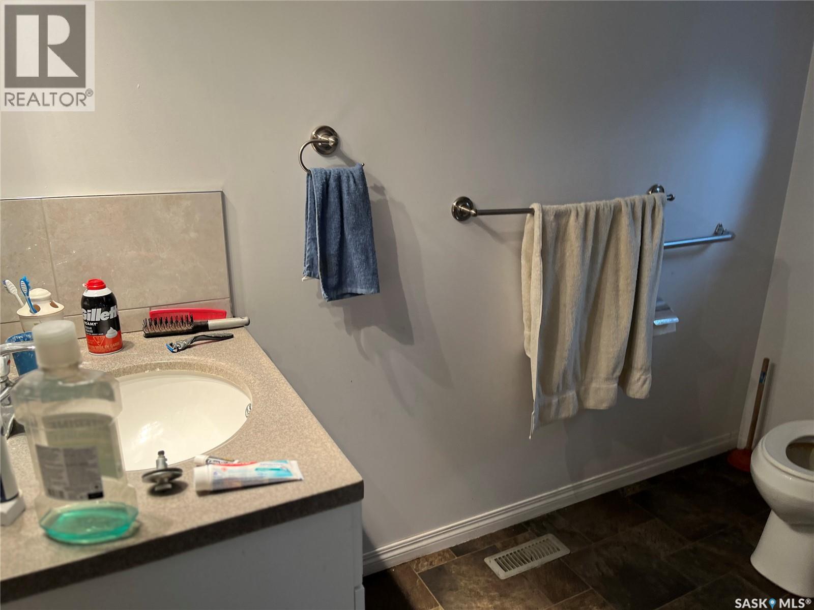 9 2nd Street E Property Photo 14
