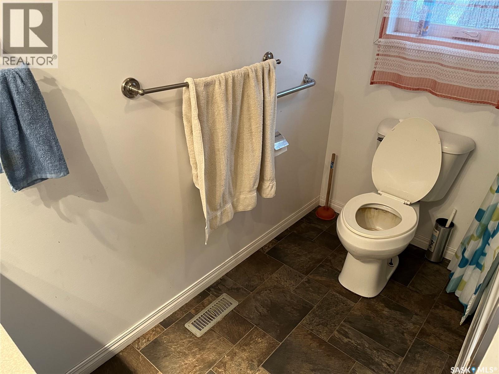 9 2nd Street E Property Photo 16