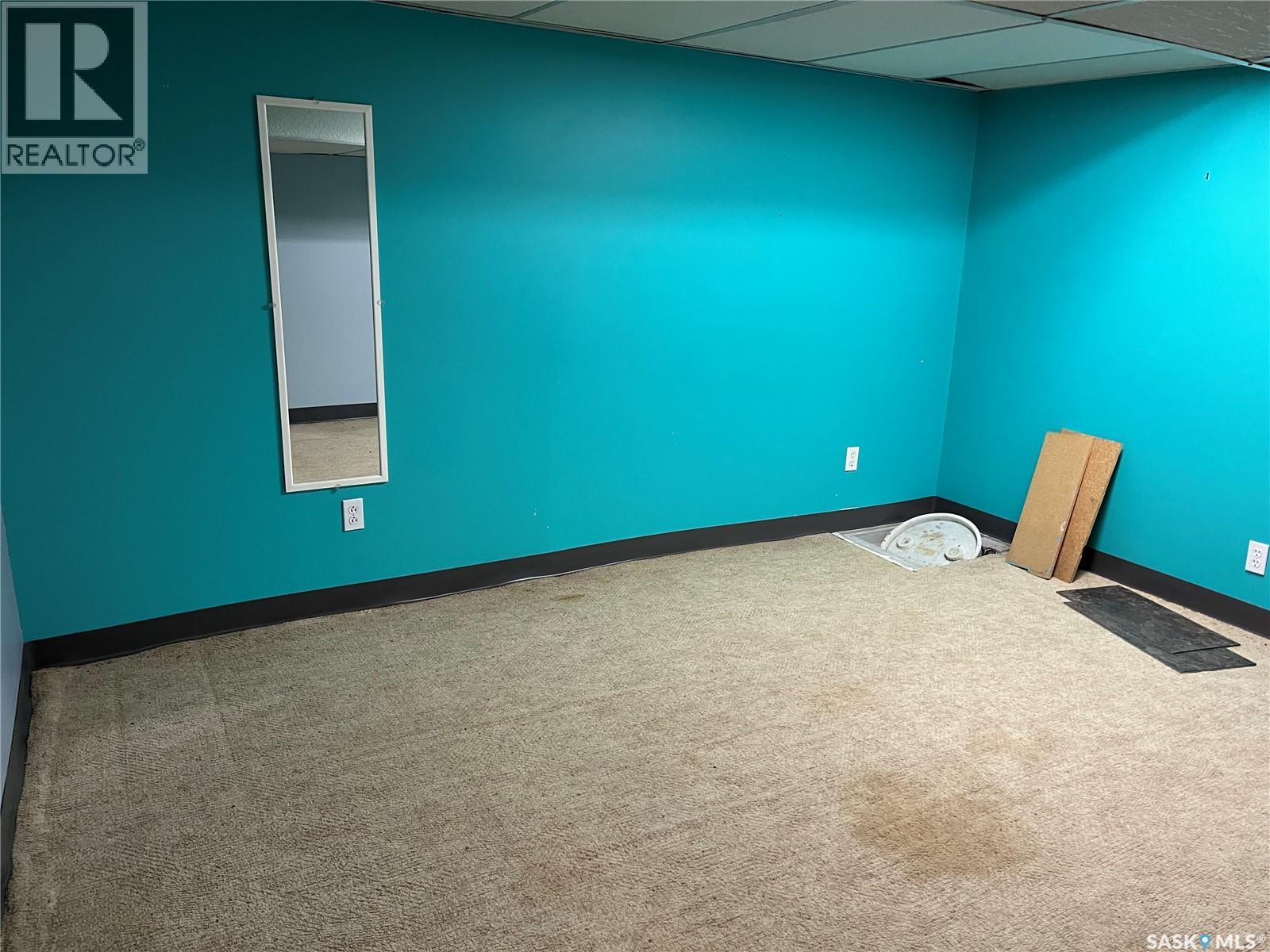9 2nd Street E Property Photo 18