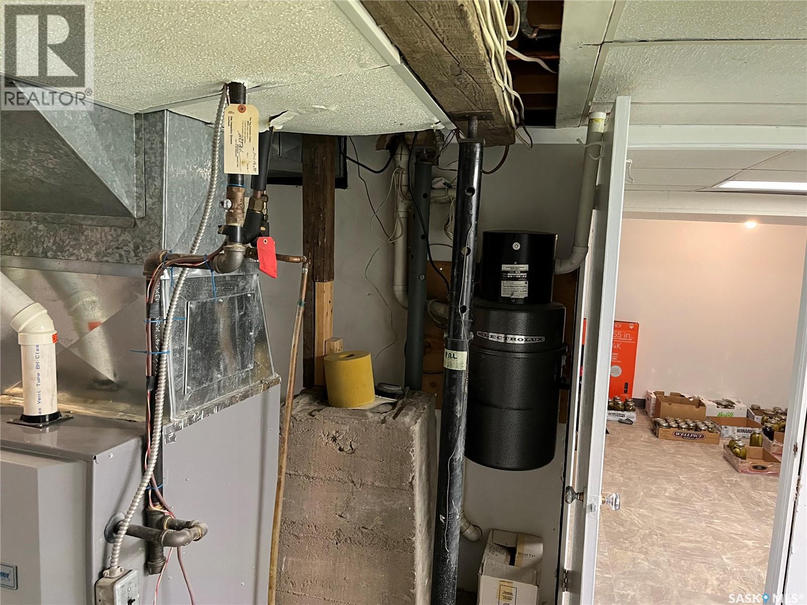 9 2nd Street E Property Photo 21