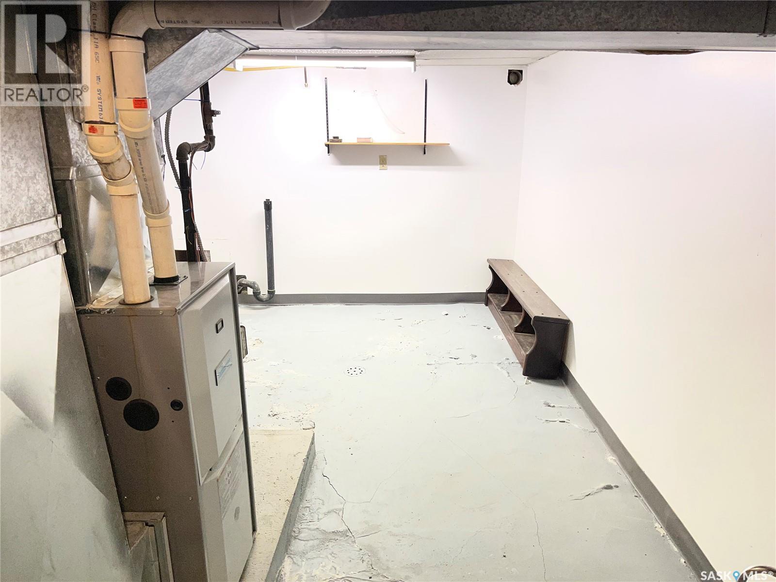 9 2nd Street E Property Photo 23
