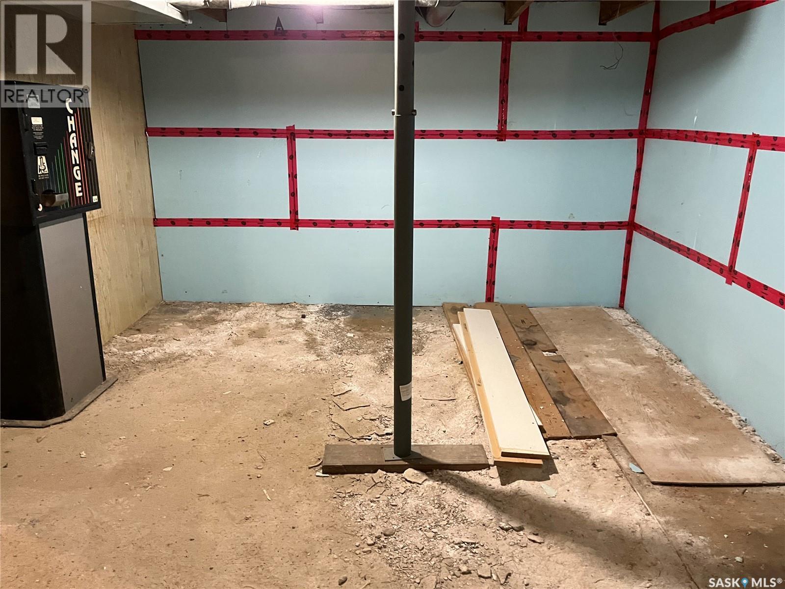 9 2nd Street E Property Photo 24
