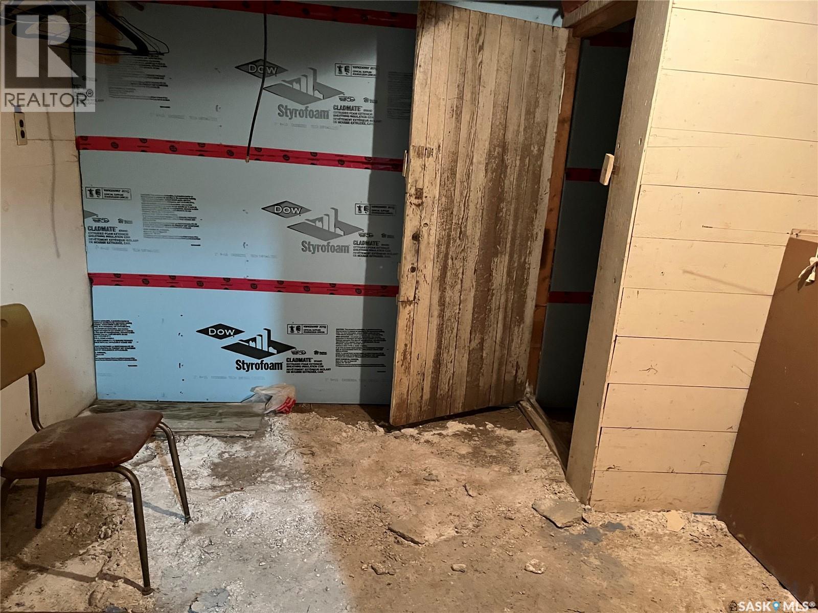 9 2nd Street E Property Photo 25
