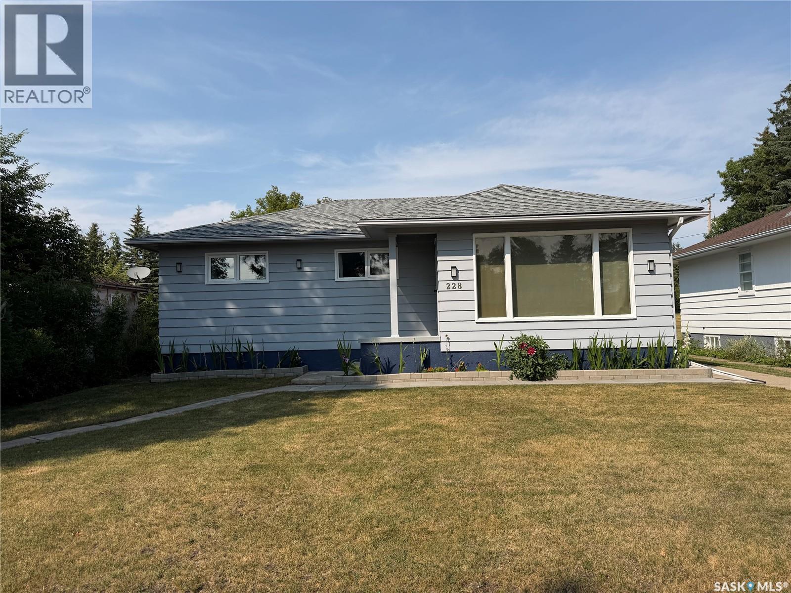 228 8th Avenue E Property Photo 2