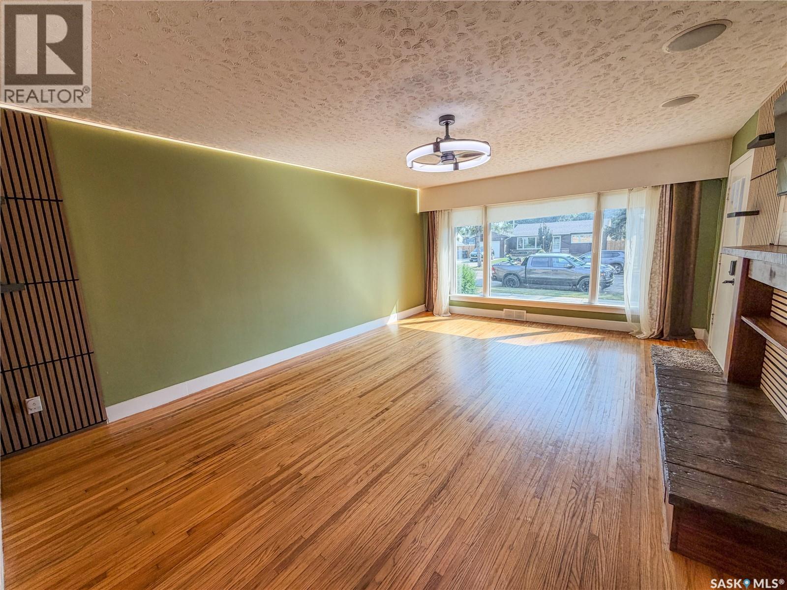 228 8th Avenue E Property Photo 12