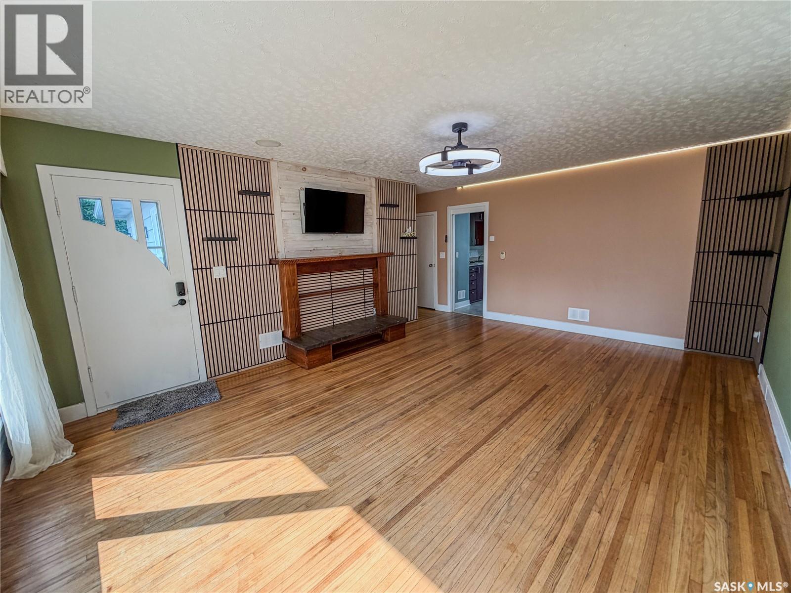228 8th Avenue E Property Photo 14