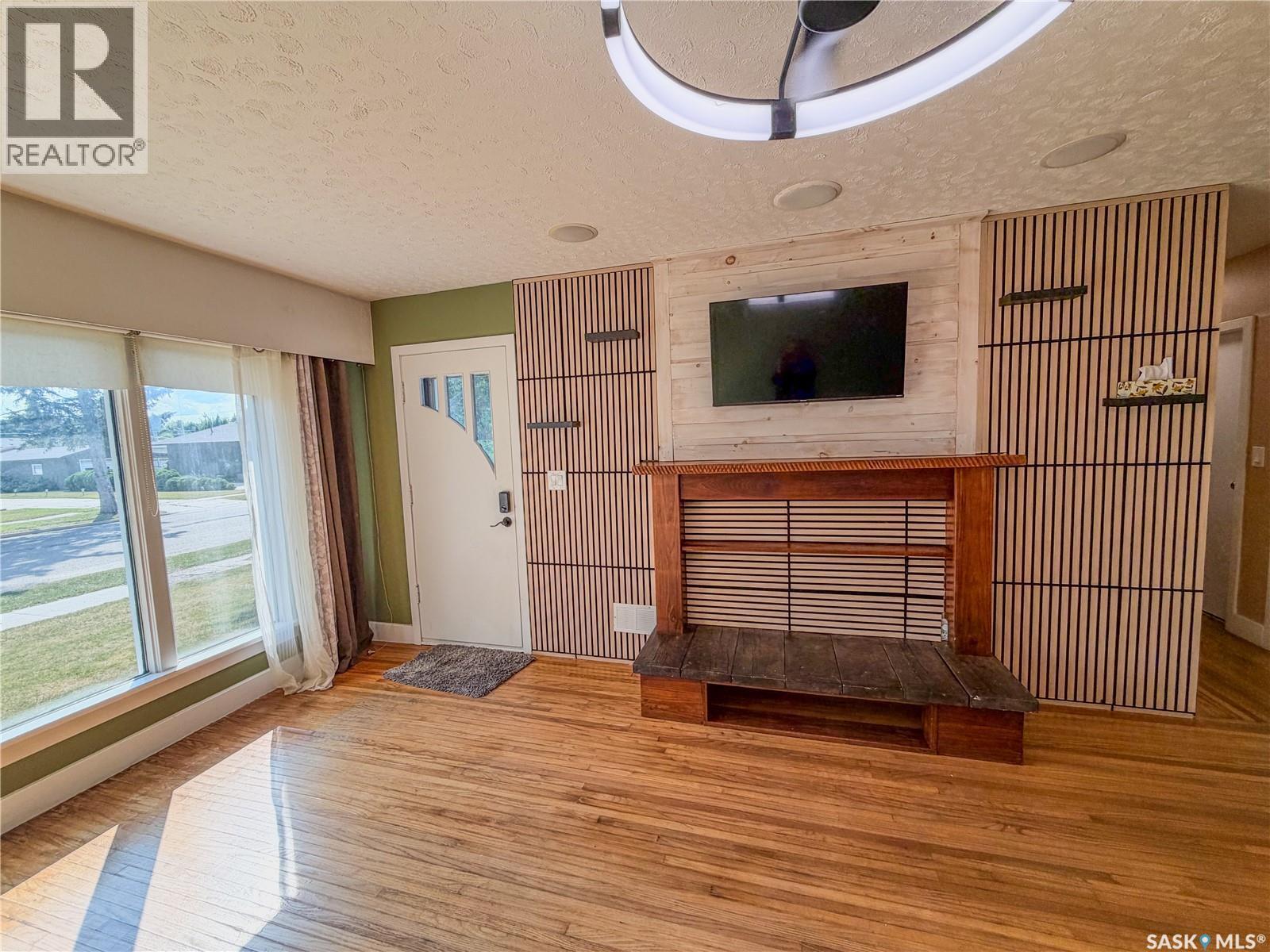228 8th Avenue E Property Photo 15