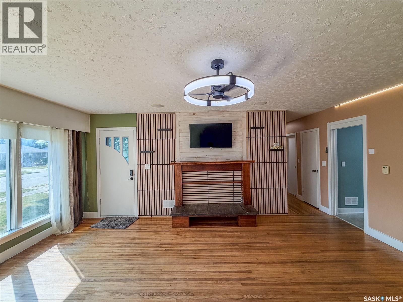 228 8th Avenue E Property Photo 16