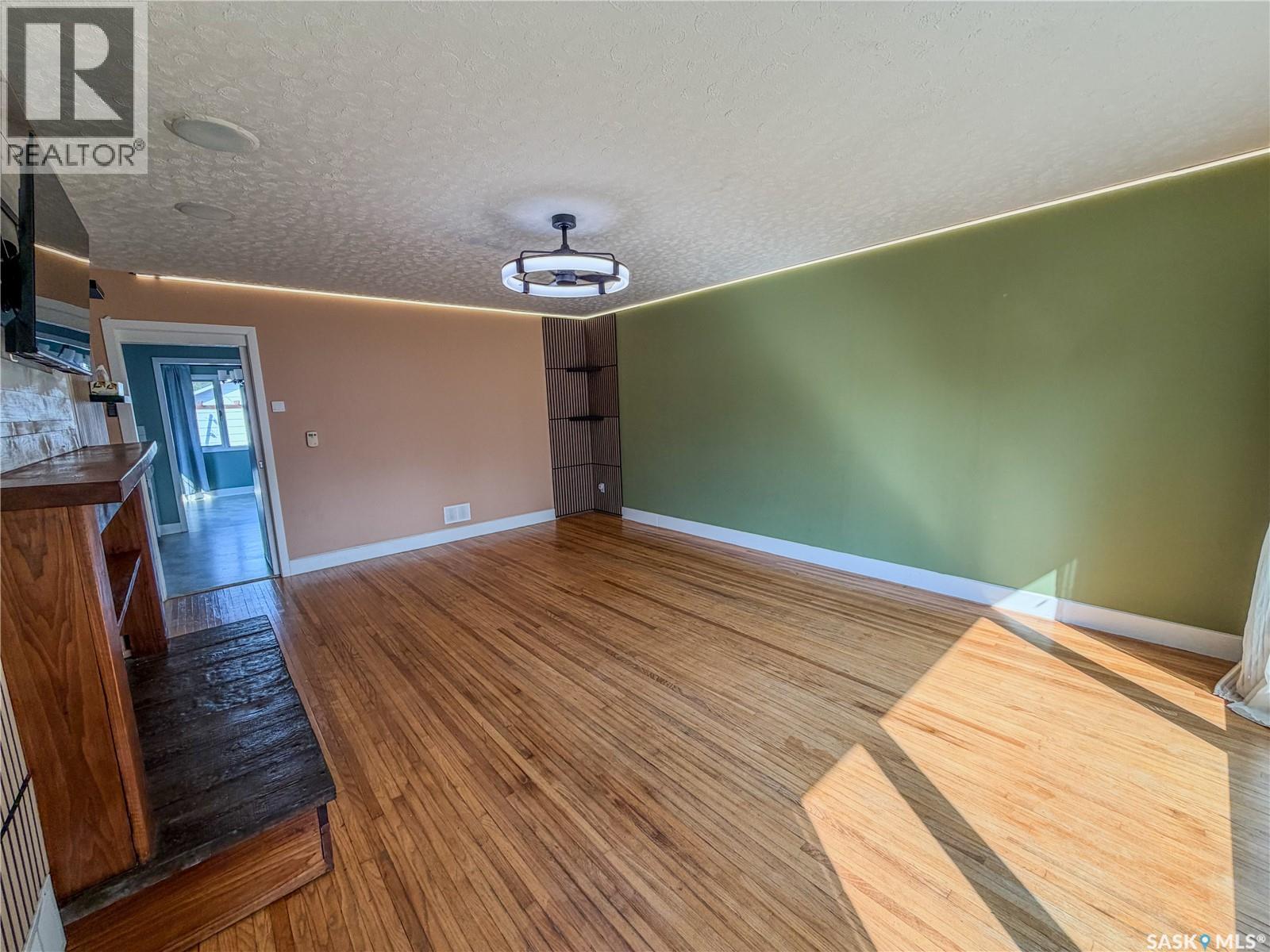 228 8th Avenue E Property Photo 17